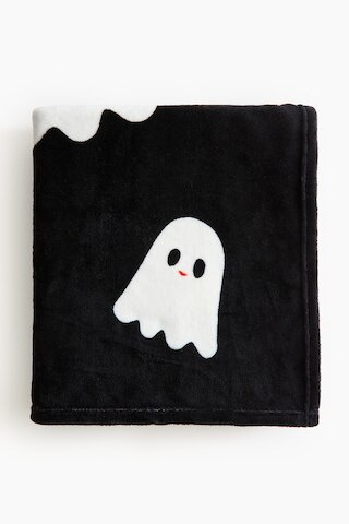 Patterned fleece blanket | H&M (UK, MY, IN, SG, PH, TW, HK)