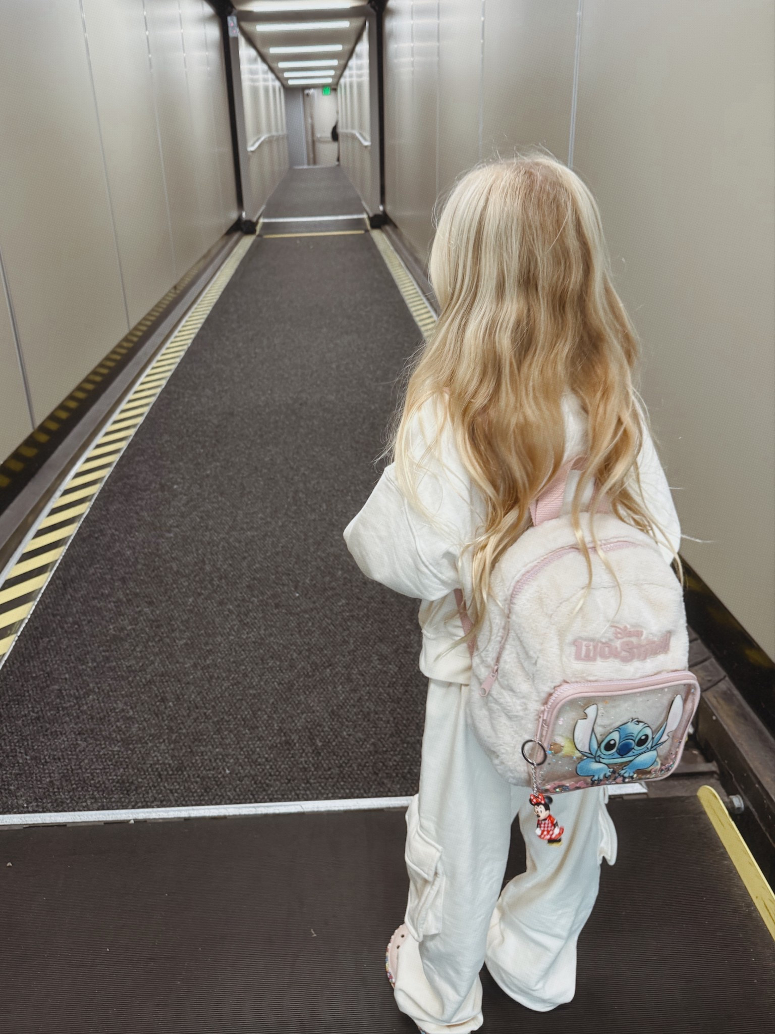 Coziest travel gal. Love this sweat set 