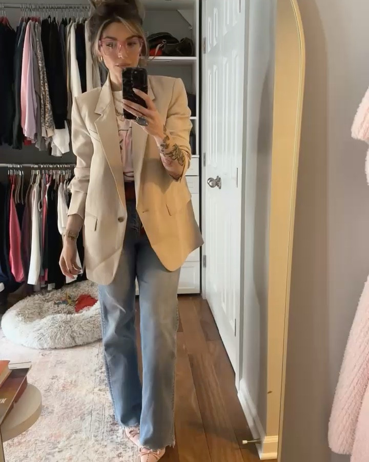 Kctv5 zoom interview with Taylor Johnson on Wednesday 🖤

#LTKdayinmylife #LTKootd #LTKMidsize