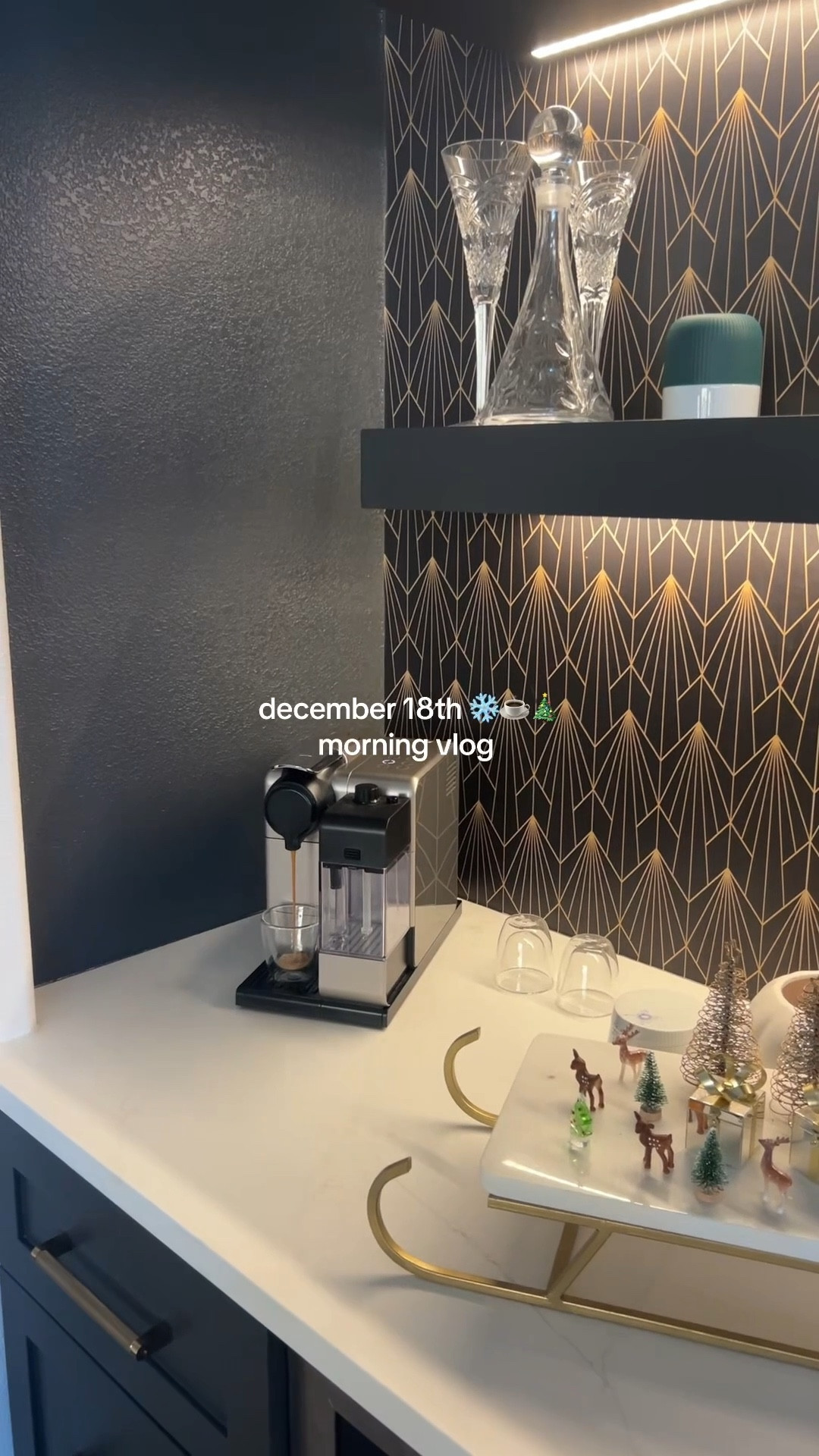 vlogmas day 18!!

#LTKHoliday #LTKmorningroutine #LTKFindsUnder50