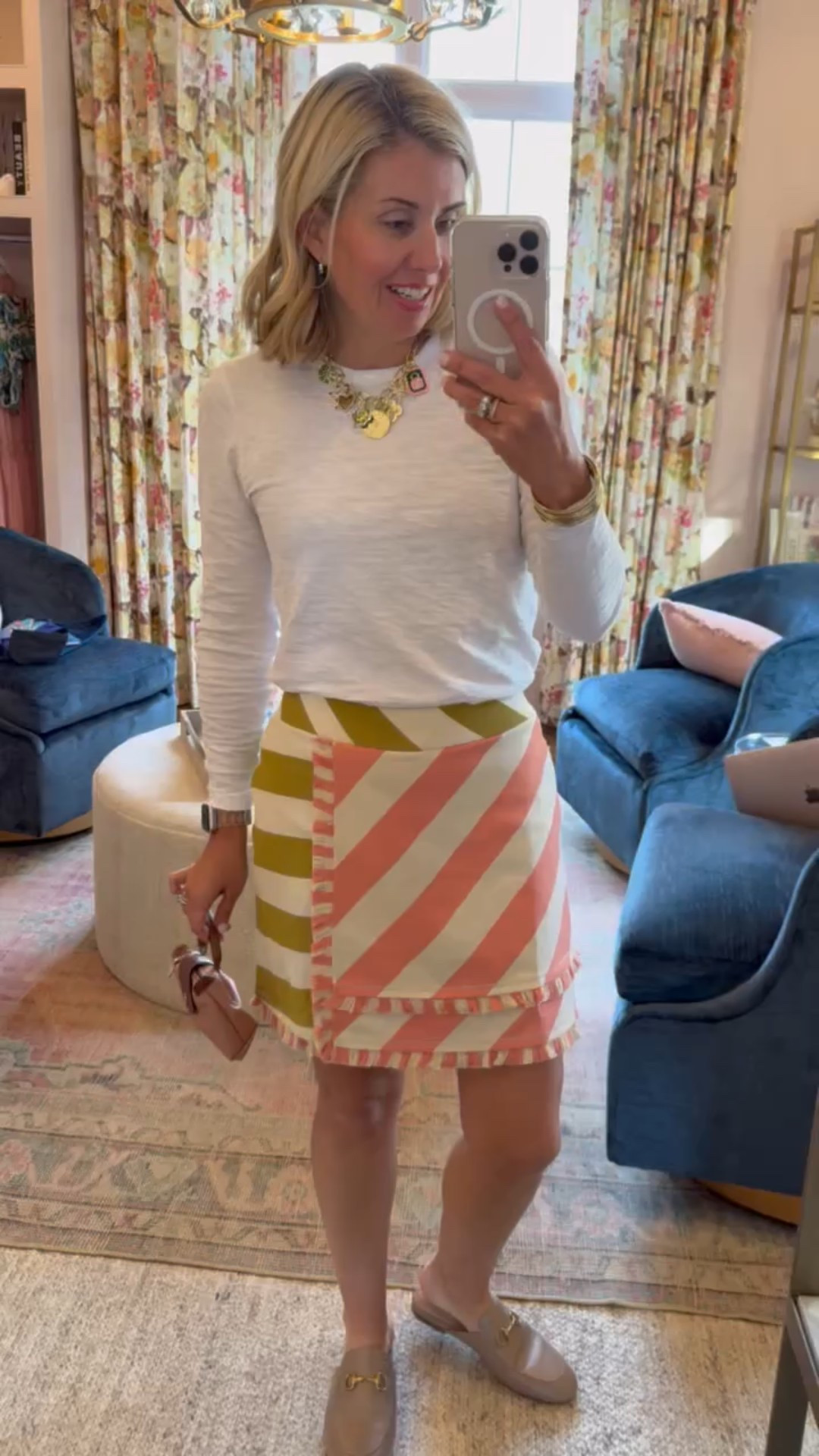 Let me introduce you to the cutest skort you’ve ever seen! It’s knit and simply adorable! I’m in xs in skort & tee and 8 in slides. 

#LTKdayinmylife #LTKOver40 #LTKmomlife