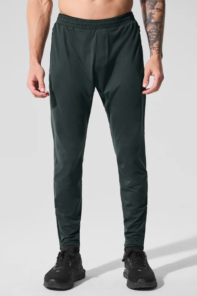 Conquer React Performance Pant - Charcoal Green | Alo Yoga (US)