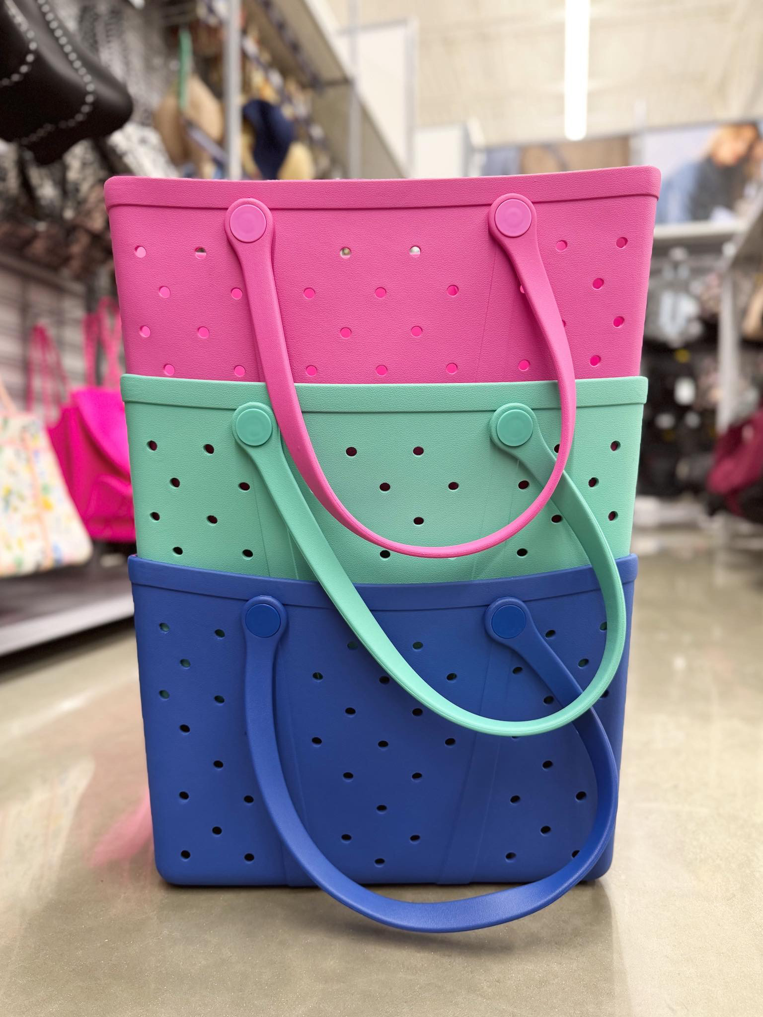 Bogg Bag whooo?? How cute are these waterproof beach totes! #walmart  

 