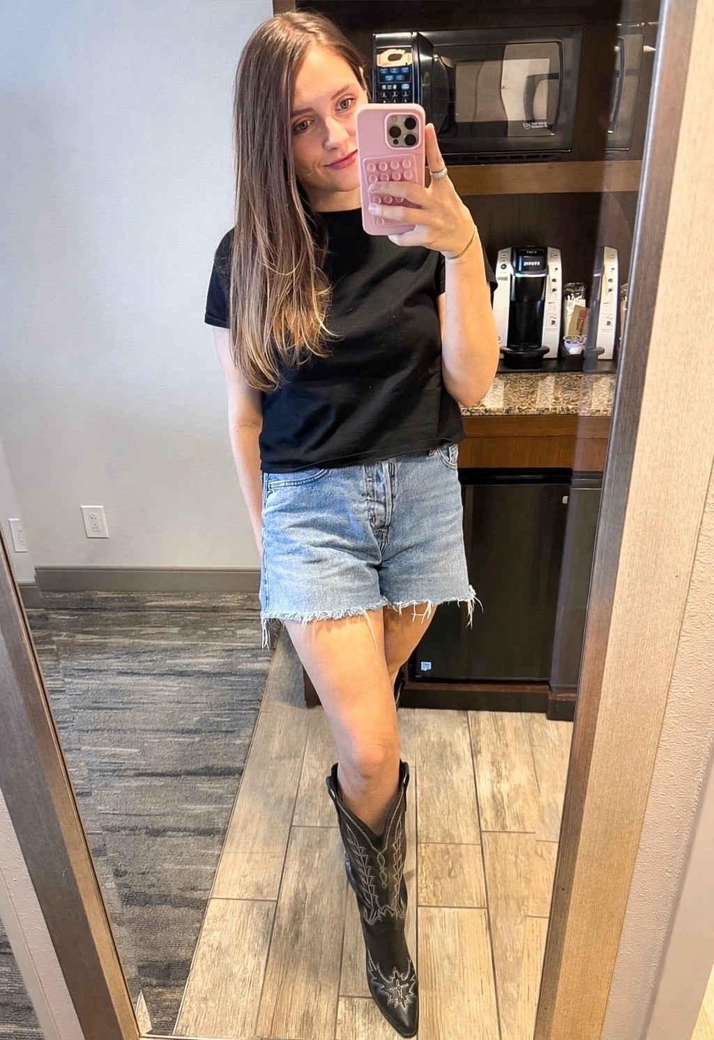 My go-to casual outfit: black basic tee, high-waisted denim cutoff shorts, and western boots. Perfect for summer days, concerts, or casual date nights 

#LTKStyle #LTKFindsUnder50 #LTKSeasonal #LTKFashion #CasualOutfit #DenimShorts #CowboyBootStyle #EverydayStyle #SummerOutfits #BasicOutfit

#LTKFestival #LTKootd #LTKSeasonal