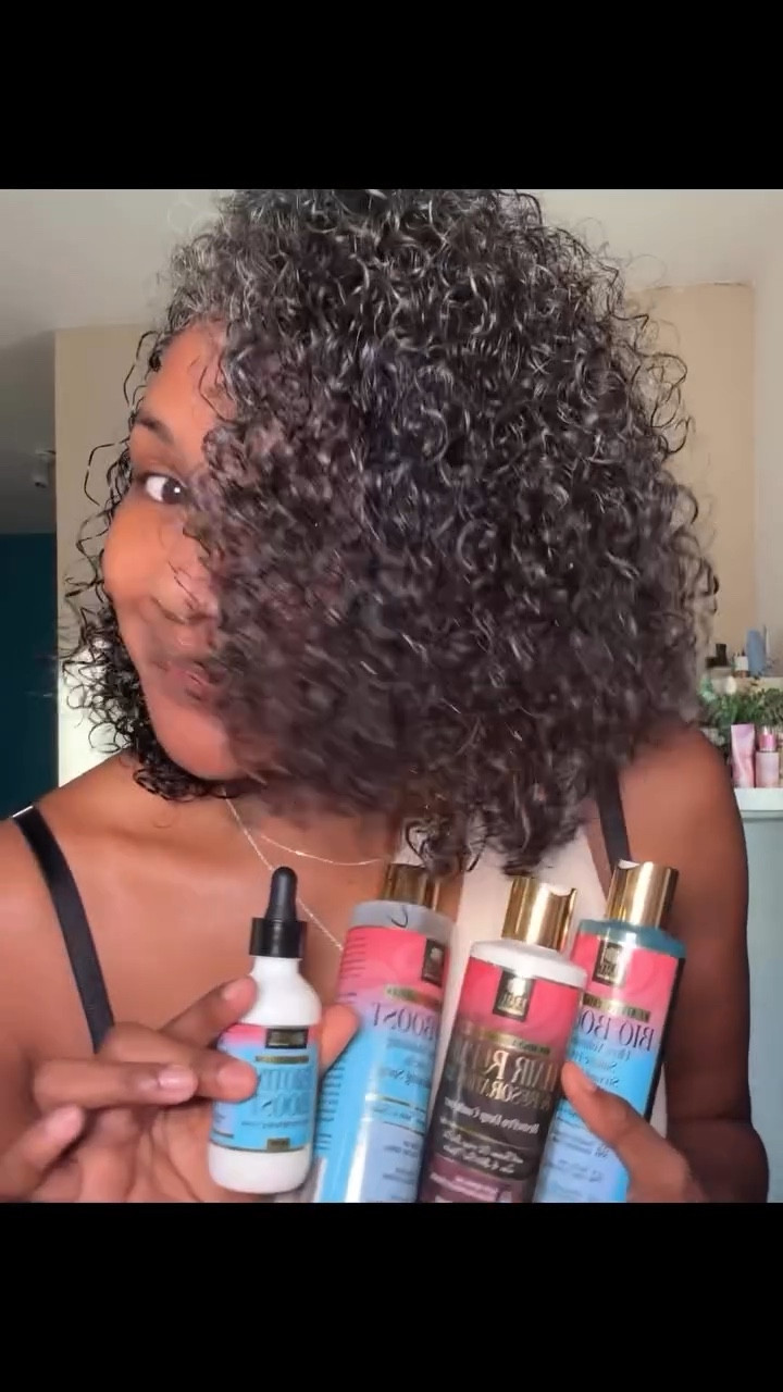 ✨ From dry curls to dreamy hair with @elitehaircareusa 💁🏽‍♀️
BioBoost Shampoo, Repair Conditioner, Leave-in, and serum.
This isn’t luck, it’s product! 💥

_______________________________________________

✨ De rizo reseco a melena de ensueño con @elitehaircareusa 💁🏽‍♀️
Shampoo BioBoost, Conditioner Repair, Leave-in y serum.
¡Esto no es suerte, es producto! 💥
#loidamua #elitehaircareusa #rizosrd #melenaqueenamora #haircare #bioboost #hairtransformation
