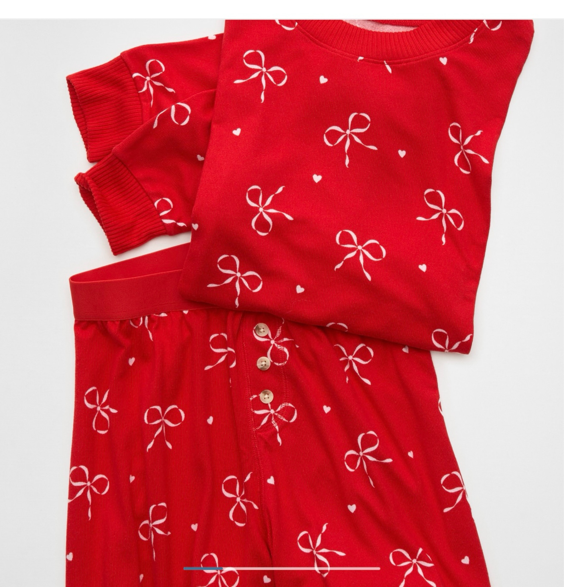 American Eagle bow Christmas pajamas

#LTKsalealert #LTKfindsunder50 #LTKSeasonal