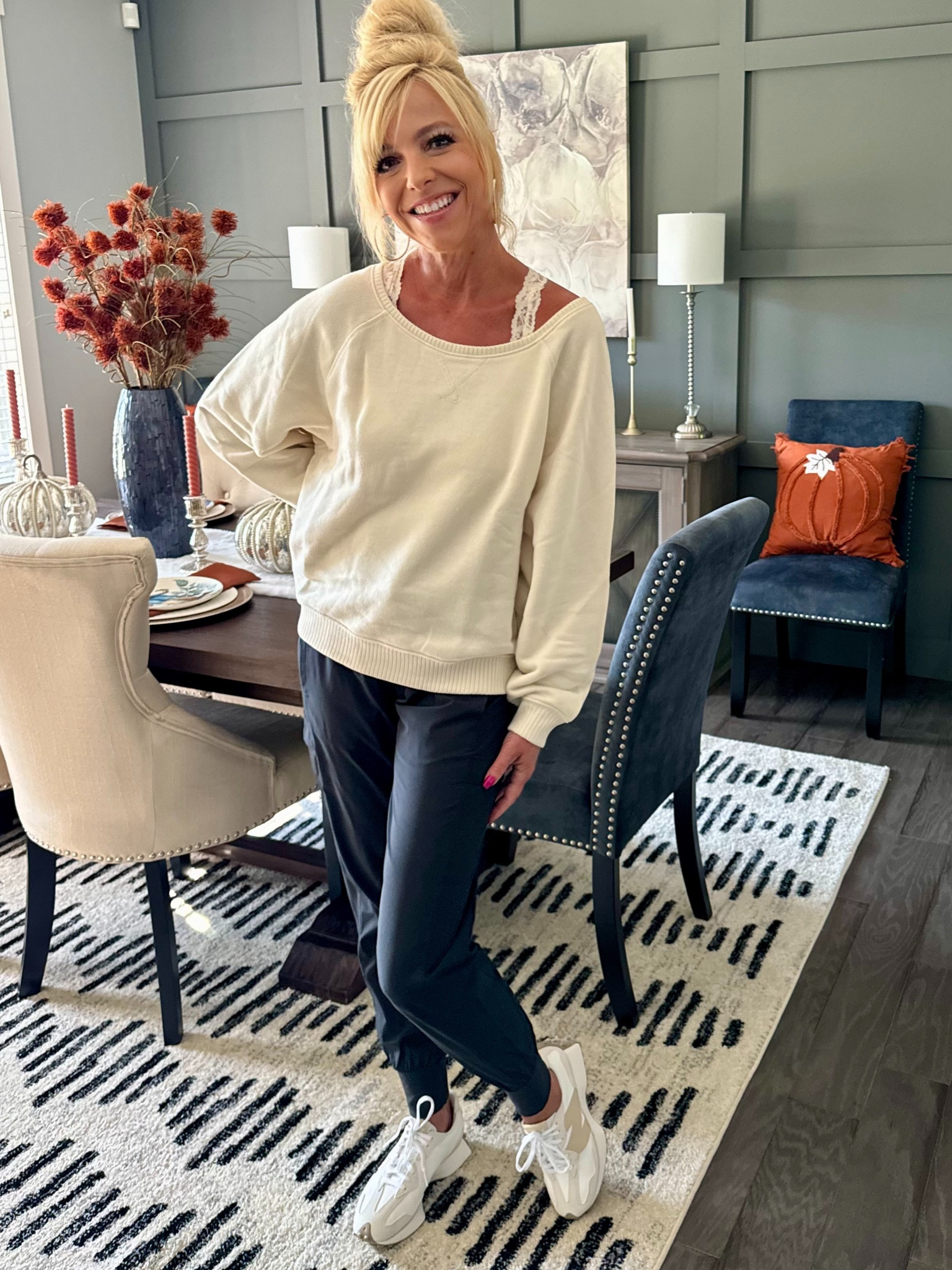 The BEST SWEATSHIRT for Fall
Athleisure Fall Outfits 

#LTKStyleTip #LTKFindsUnder50 #LTKBacktoSchool