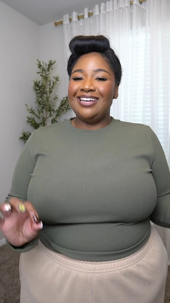 ✨ I love these bras for lounging. The first one is the Soft Intention Jelly Wireless Bra. It’s seamless, supportive, and made for everyday wear, with wide non adjustable straps that don’t dig into your skin. I’m wearing a 4X for a more comfortable, smoothing fit, and it goes up to a 6X

✨ The second one is the Scoop Neck Elomi Women’s Downtime Non-Wired & Wireless Bralette, and it goes up to a 44G, so it’s very size inclusive. This one is more suited for everyday wear because it has adjustable straps and gives a lot more lift.

#LTKootd #LTKPlusSize #LTKgrwm