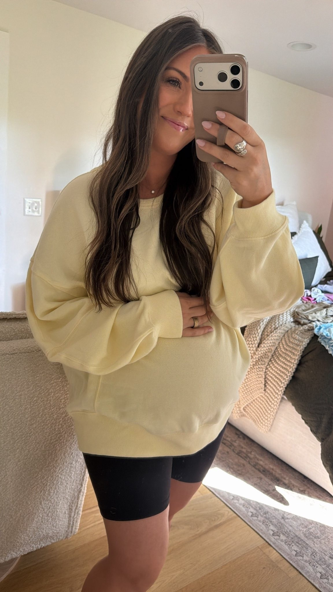 Aerie seriously has the BEST oversized sweatshirt in the cutest colors right now 💛