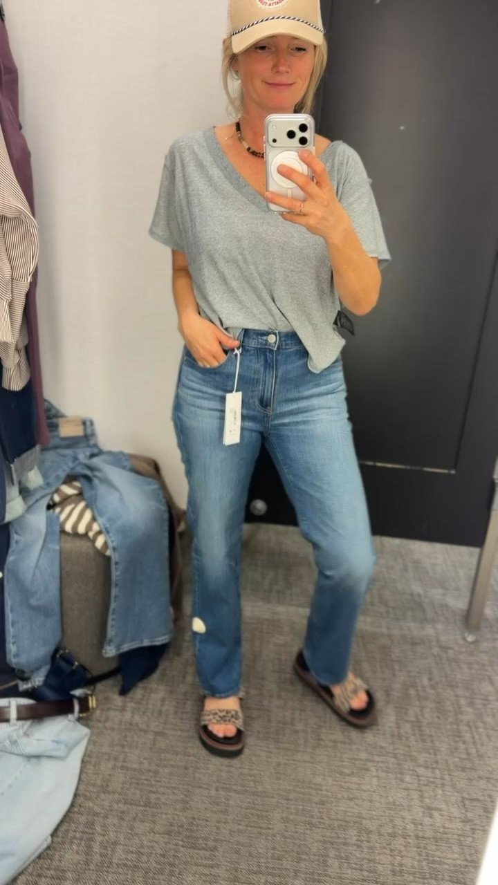 These jeans on sale for the Nordstrom anniversary are so cute!! True to size. Such a good price:)