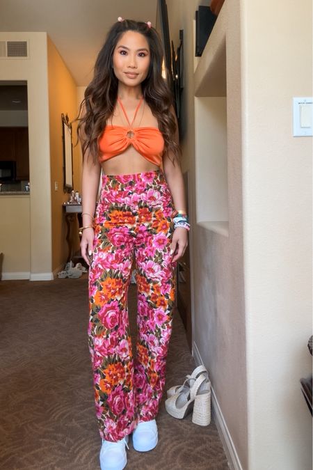 Coachella Outfit Day 2 💖🧡 went colorful today ✌🏼🌴 

Wearing a US2 in the pants and XS in the top 

#LTKFestival