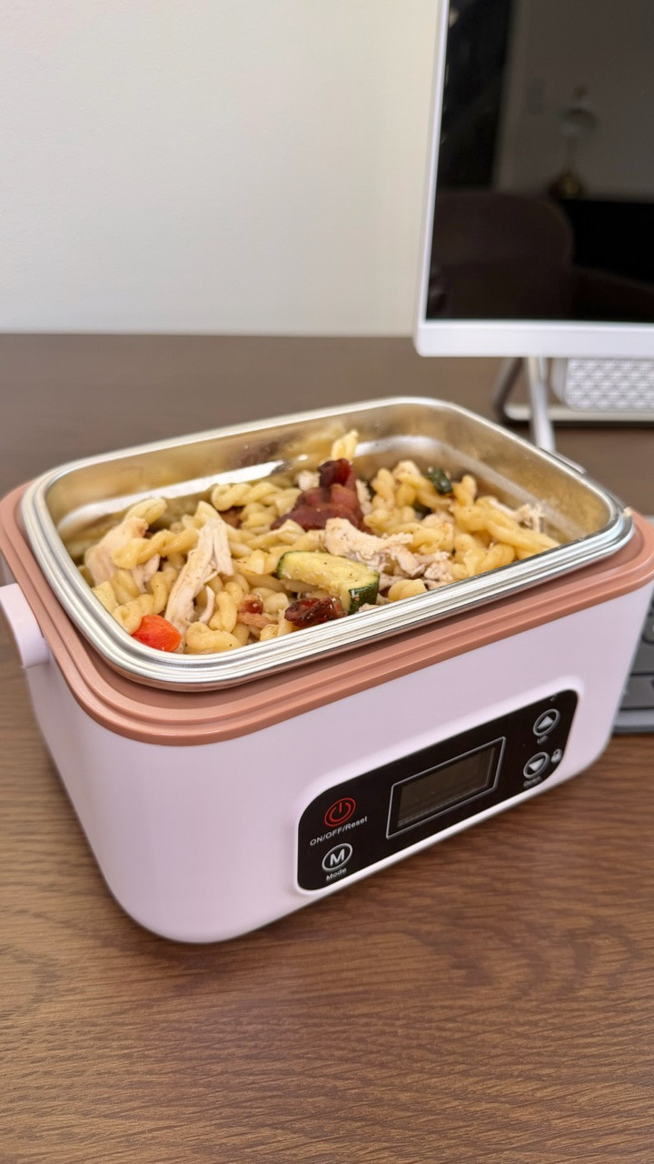 Cordless electric lunchbox! Heat up your food anywhere with this portable cordless electric lunchbox also you can charge your device while you’re enjoying your meal.
#Lunchbox #LtkHome #ElectricLunchbox #mealprep