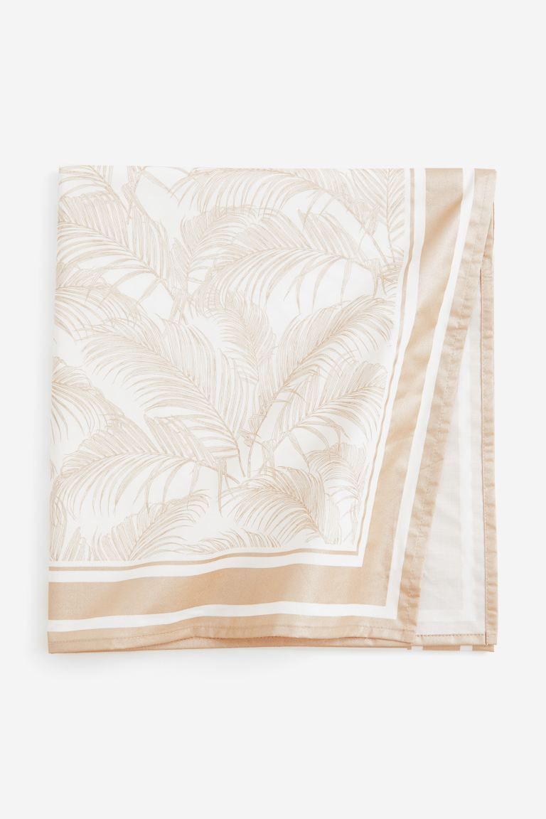 Shimmery Tablecloth | H&M (US + CA)