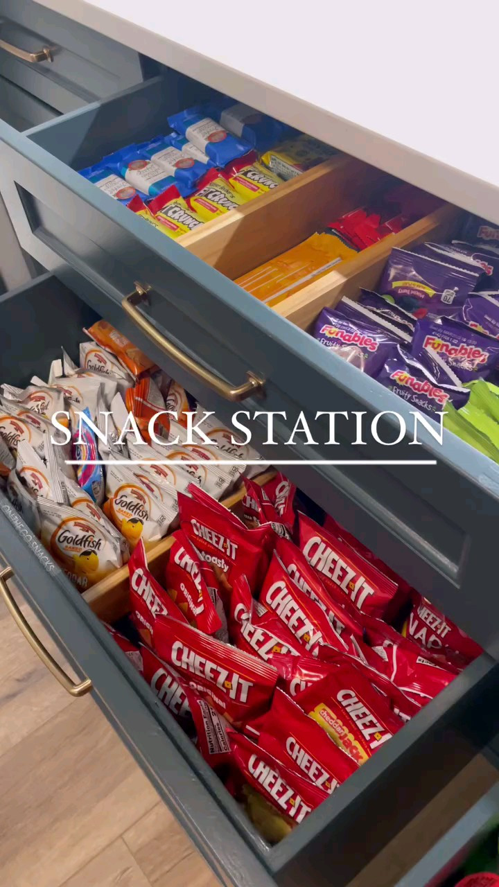Snack Station ✨How nice would it be if your kids knew exactly where to go every day to grab their snacks, or better yet if they knew where to put the groceries away for you 😉We are all about making systems that work for the whole family! When your home is easy to maintain, it gives you more time to spend doing the things you love!👏🏻Follow along for more tips and product recommendations for an organized life 📲

#LTKHome #LTKFamily #LTKVideo