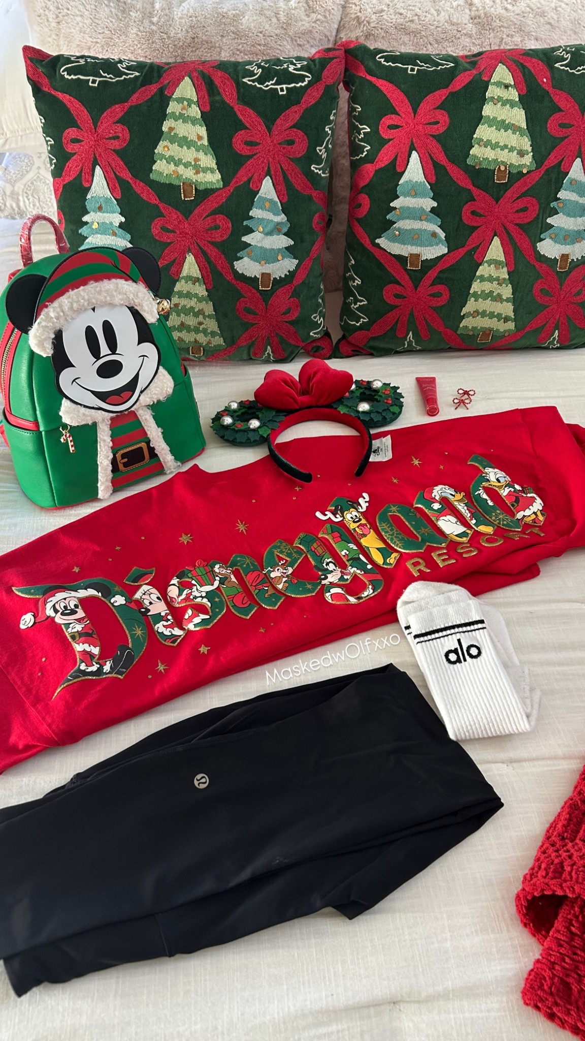 Christmas Disney outfit OOTD

#LTKGiftGuide #LTKgrwm #LTKHoliday