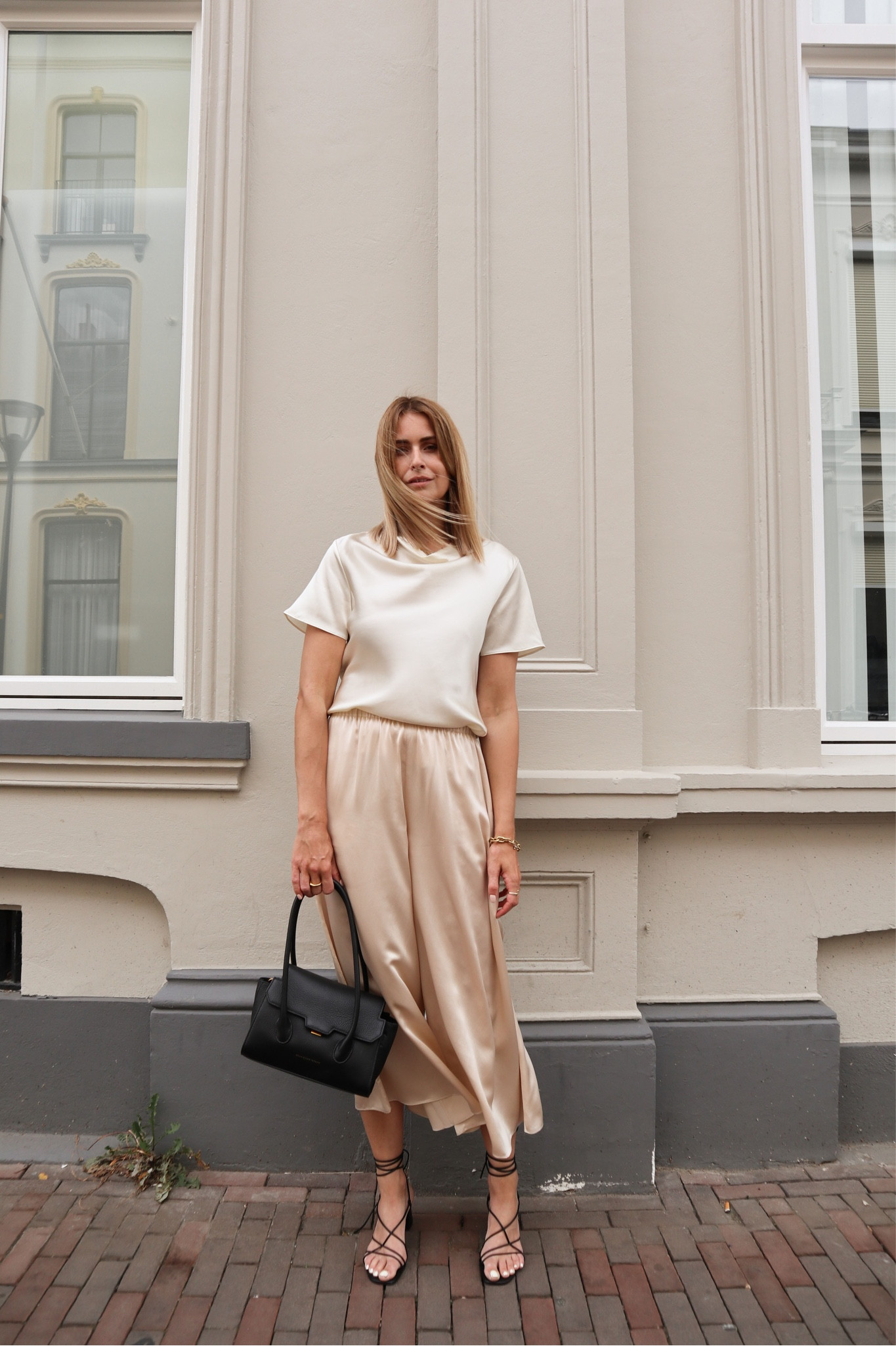 Lily Silk outfit 🤍

outfit inspiration, summer style, satin skirt, satin tshirt, Vestiaire Collective, Smaak Amsterdam bag, Mango, & Other Stories, stra pot kitten heels leather sandals. Netherlands. 

#LTKSeasonal #LTKstyletip #LTKeurope
