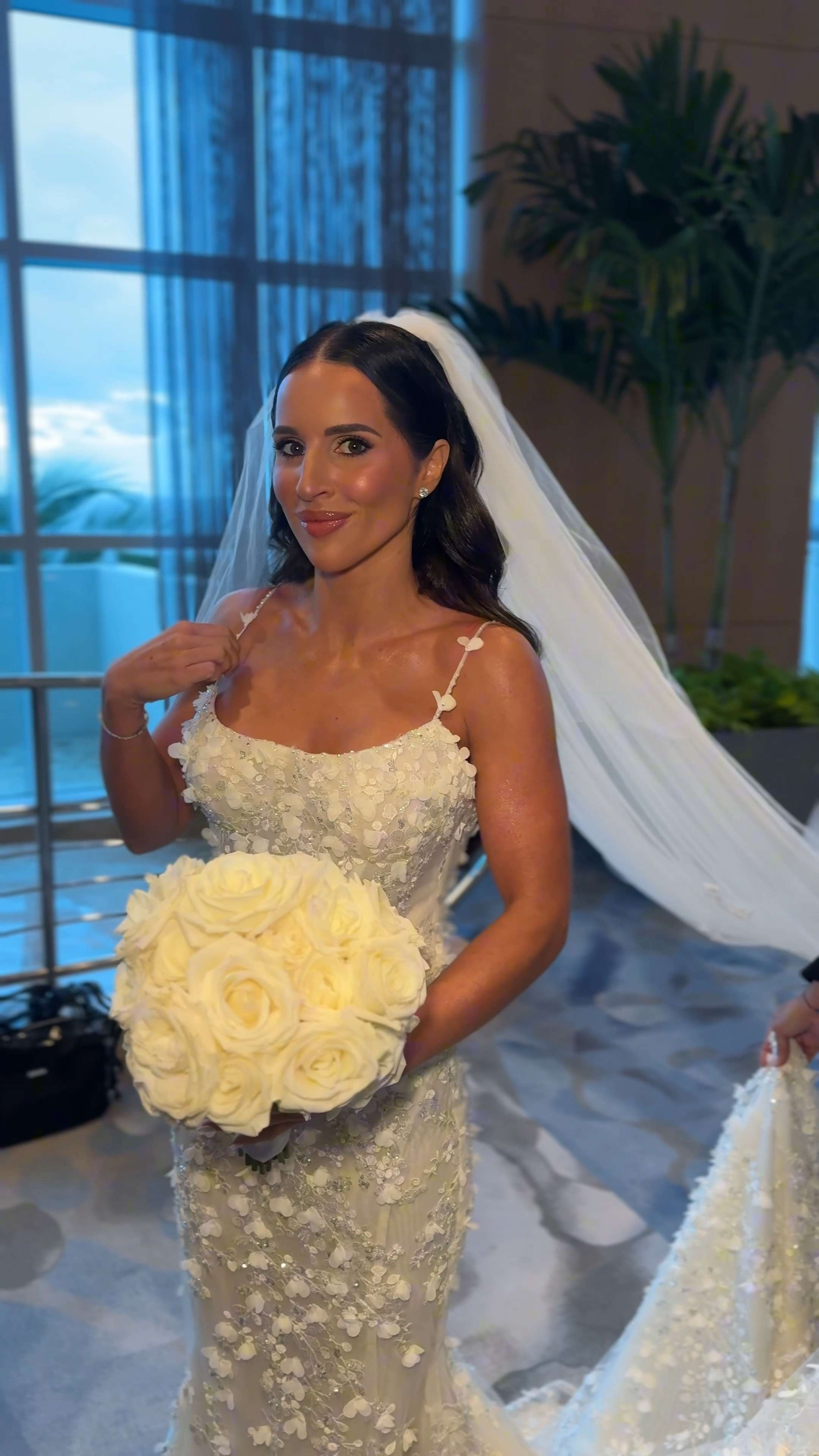 We're obsessed with this stunning bridal hairstyle. Hollywood waves are always worth the wait 🥰 featuring some gorgeous Bellami Clip-In hair extensions

#HollywoodWaves #BridalHairstyle #BridalBeauty #BridalHair #Hairstyling #2026bride #Bride #SouthFlorida  

 #LTKBeauty #LTKWedding