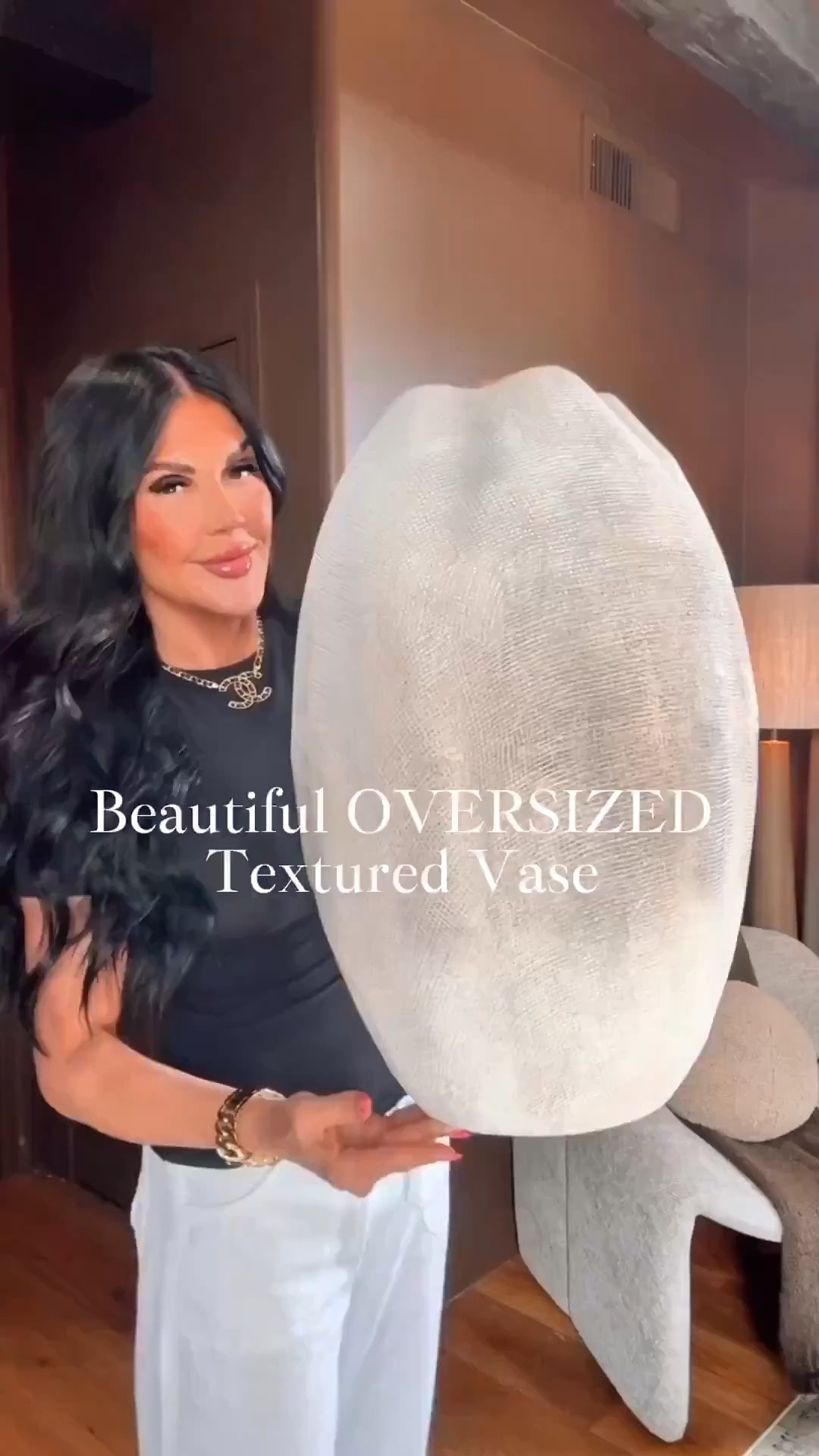 The most beautiful oversized, scalloped, textured vase!

Summerthompsonstyles

#LTKHome #LTKvlog #LTKdayinmylife