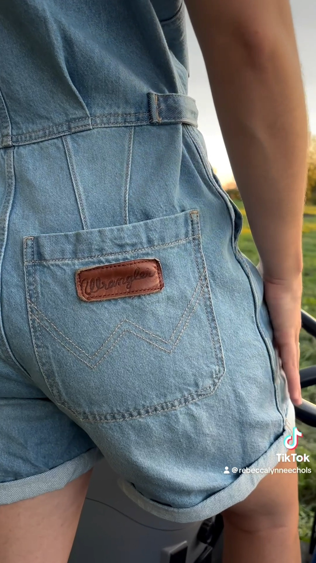 Trying to hide a bump and shoot content was not on my bingo card for end of first trimester 😂🫶🏼 welcome to the secret insider club LTK fam @Wrangler #ad I did size up in the jeans but probably could have stuck true to size because of how stretchy they were! It did cause the baileys in chocolate brown to scrunch in the front from extra fabric but they’ll be perfect for postpartum when I want to wear jeans!

#LTKootd #LTKSeasonal #LTKWorkwear