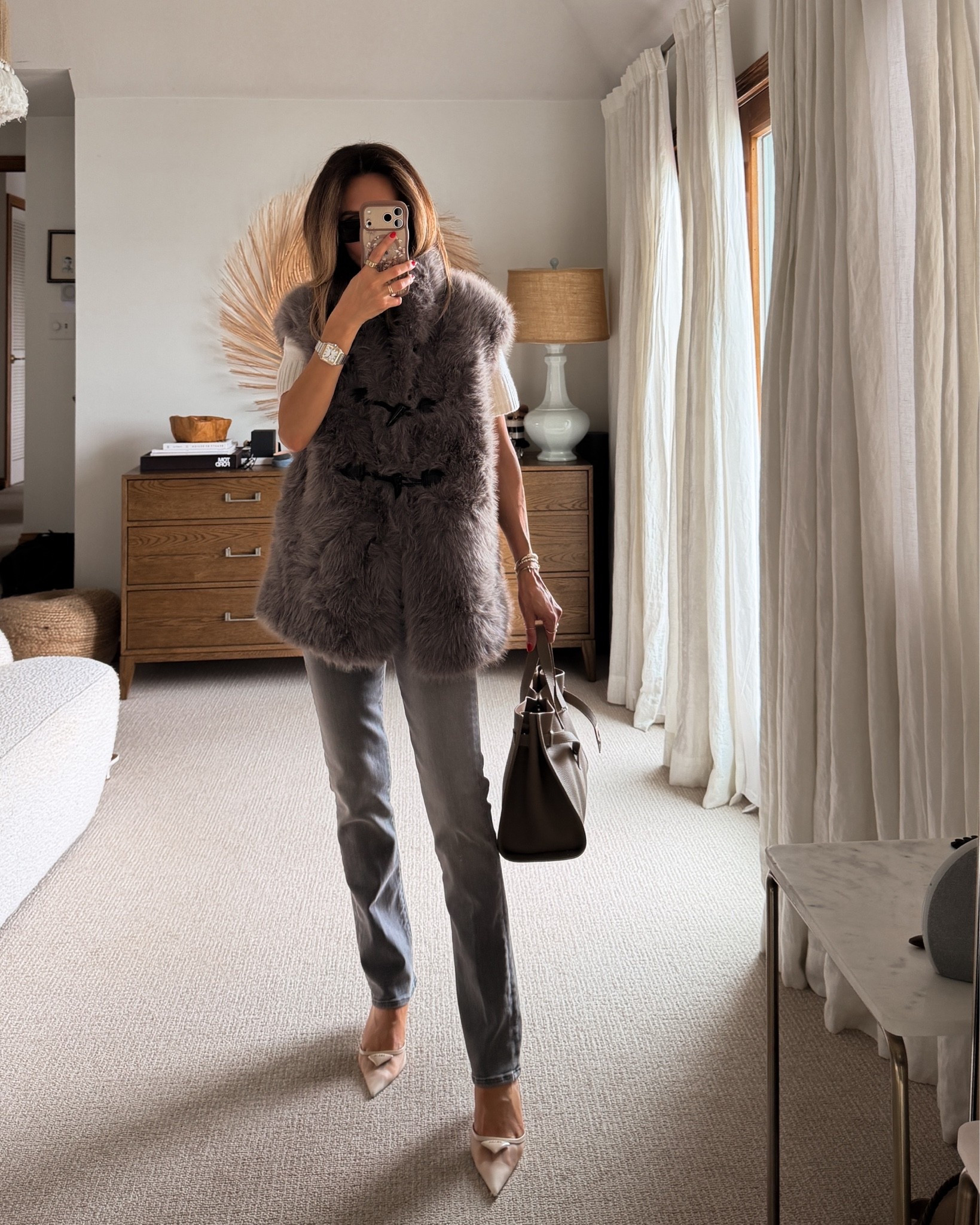 This oversized faux fur vest is such a great layer for this fall, checks all the boxes and looks so realistic

#LTKSaleAlert #LTKSeasonal

#LTKootd