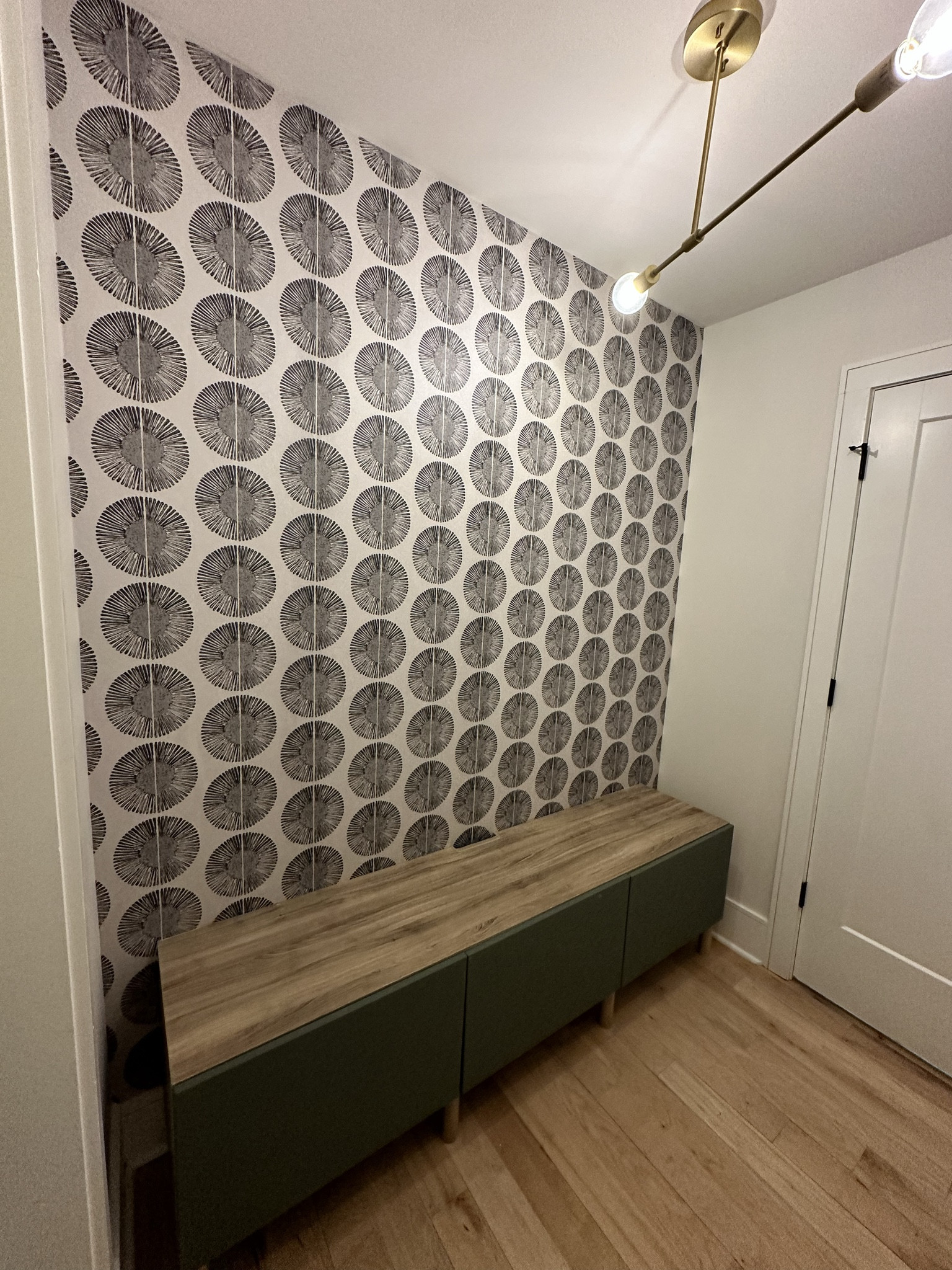 I love this beige and charcoal wallpaper we installed for our clients, it has a slight shimmer to it and was easy to line up the pattern !

#LTKhome