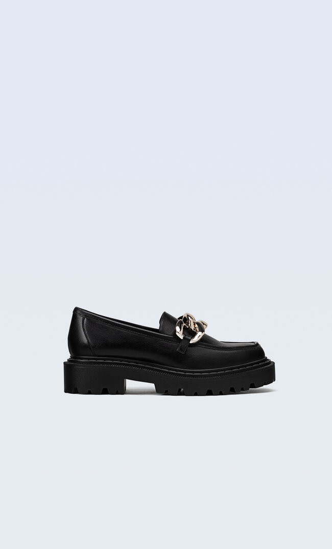 Loafers with chain detail - Women's fashion | Stradivarius United Kingdom | Stradivarius (UK)