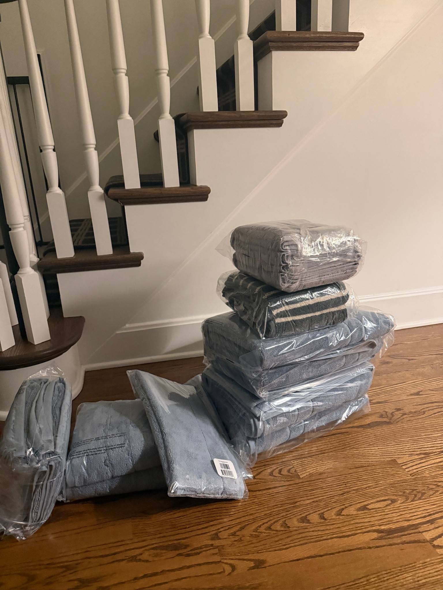 Bathroom towel picks for our new home 🏠 

Boll & branch, home brands, bedding, bed sheets, home bedding, master bedroom sheets, moving, Grace White 

 

#LTKSaleAlert #LTKHome #LTKFindsUnder100