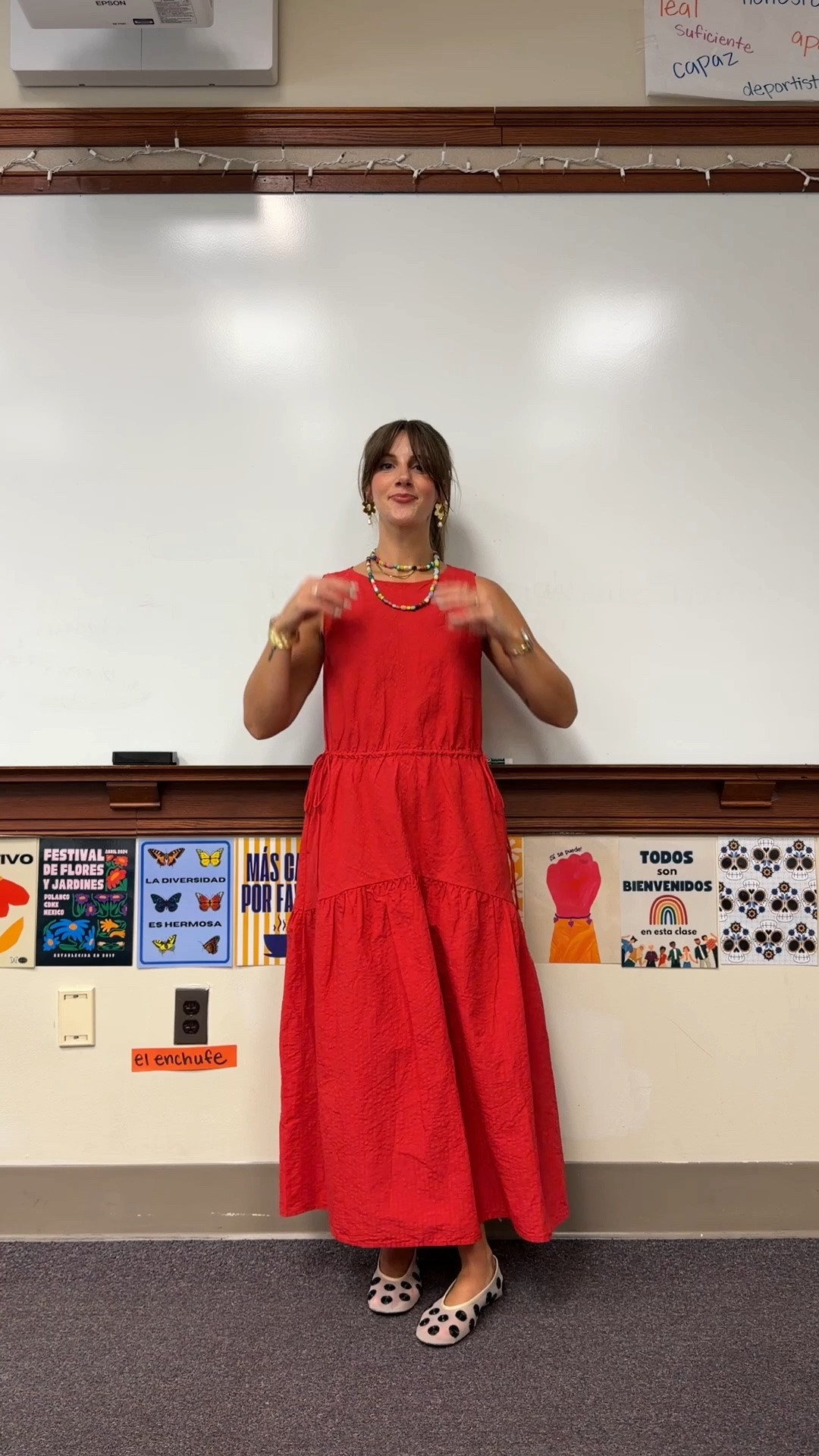 Teacher outfit for back to school! This breezy linen dress is perfect for hot days!