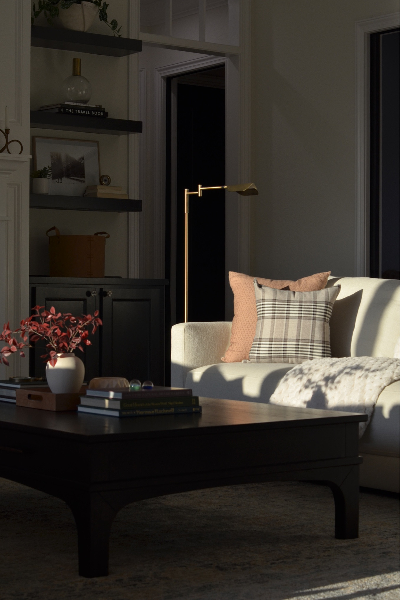 Family room, reading light, faux flowers, white sofa