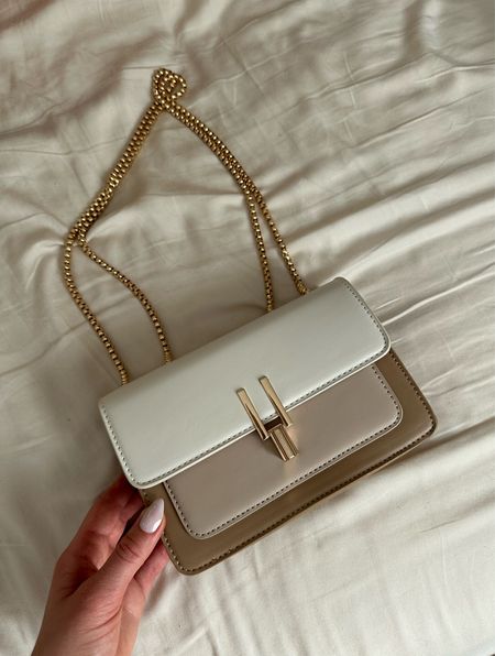 This neutral purse is such good quality!!

#LTKtravel #LTKfindsunder50