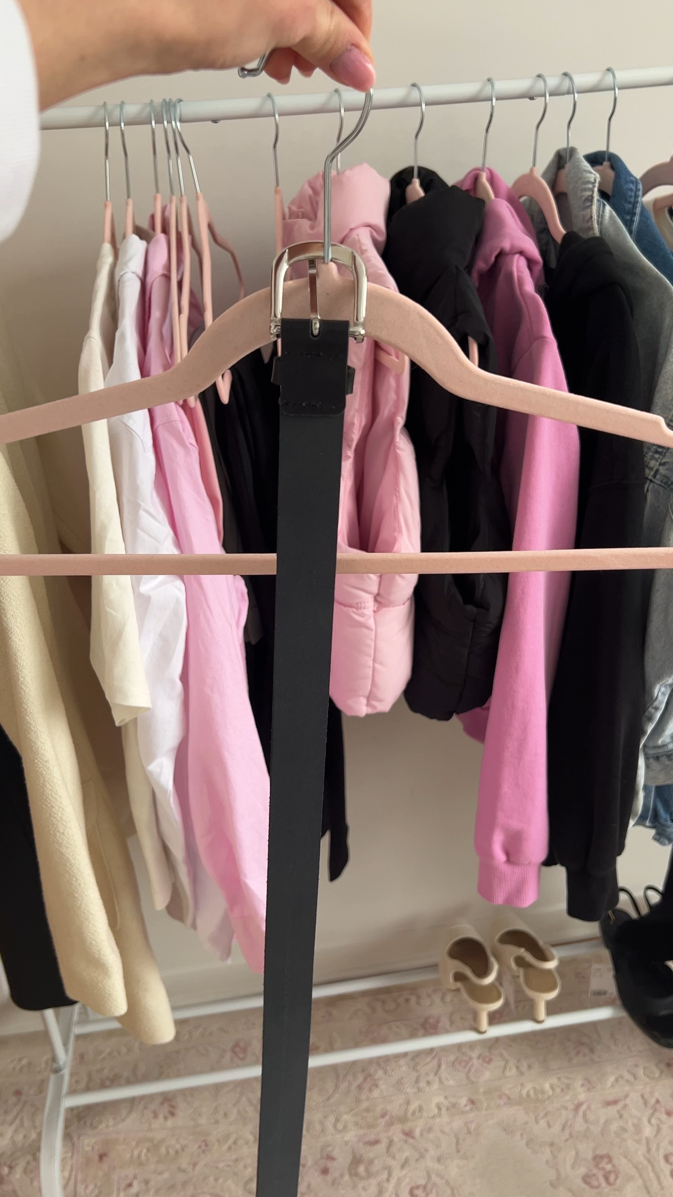 Thin black skinny belt 


#LTKSeasonal #LTKfindsunder50 #LTKworkwear