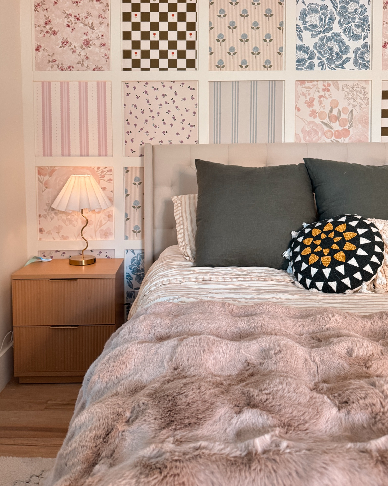 Obsessed with Cozy Earth + their cuddle blankets! 

This one is the double bubble cuddle blanket in the color brandy

Code: CE-CHELSIE | Cozy Earth Partner