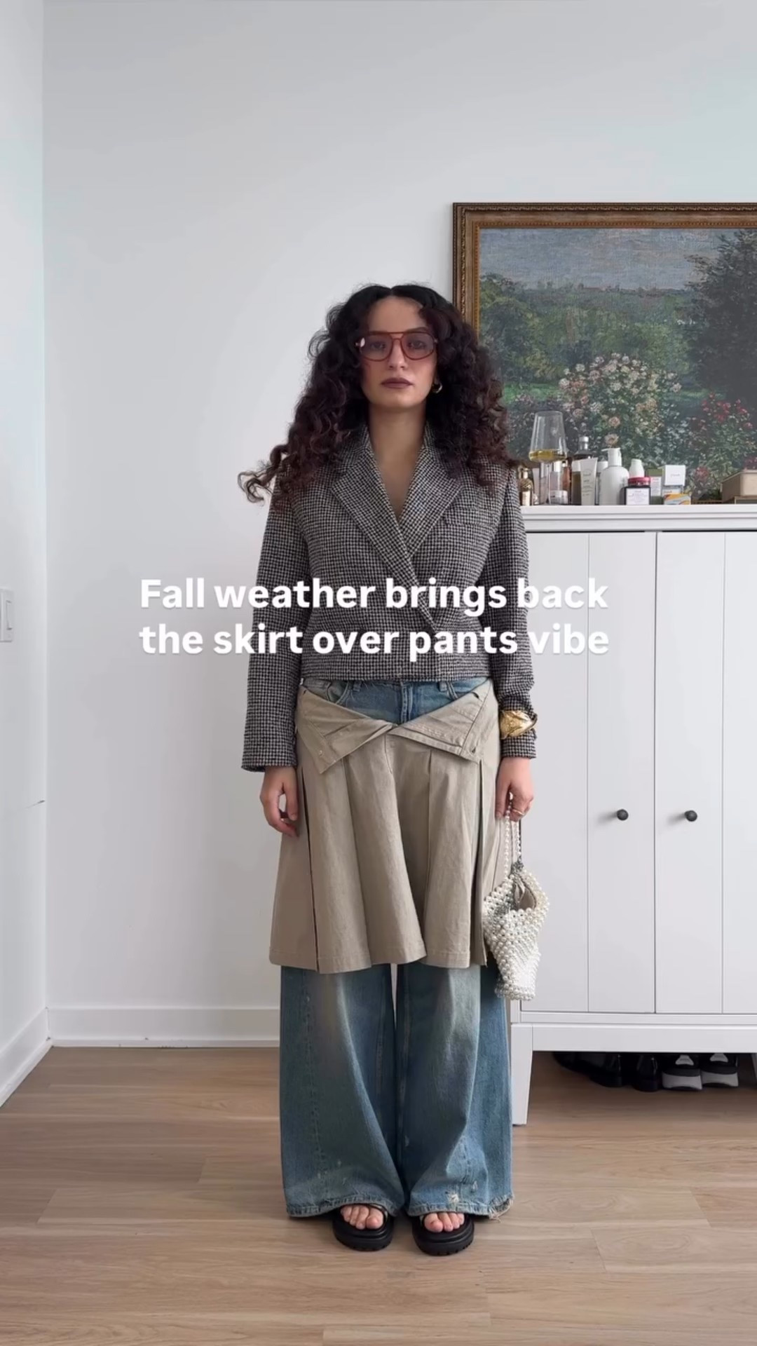 Fall outfit🍂
Mixing skirts with pants isn’t just a look—it’s a whole vibe😎
.
.
#ootdfashion #stylingideas #fashioninspo New York City