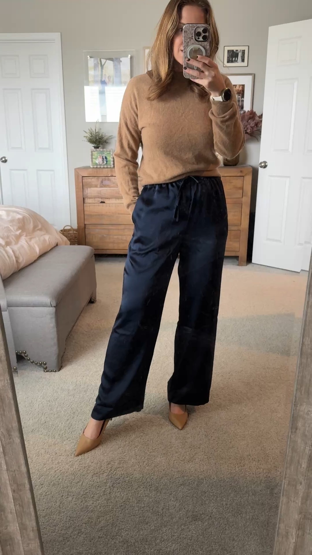 Wearing size small in loft pants 
5'4"
135lbs 

#LTKWorkwear #LTKGiftGuide #LTKHoliday