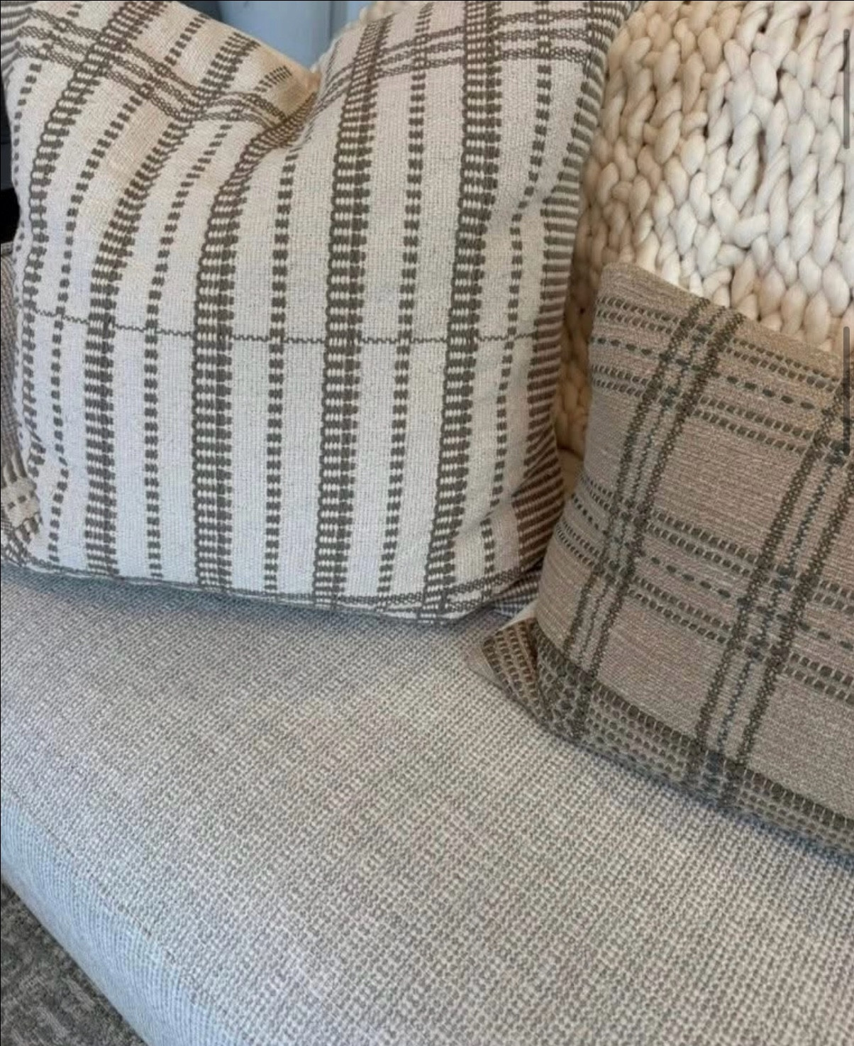 Way Day deals on my Loloi pillow and throw blanket! ✨
Sale ends at midnight 10/30, so do not wait.
See these and more stylish home accents marked down today.


#LTKHome #LTKSaleAlert