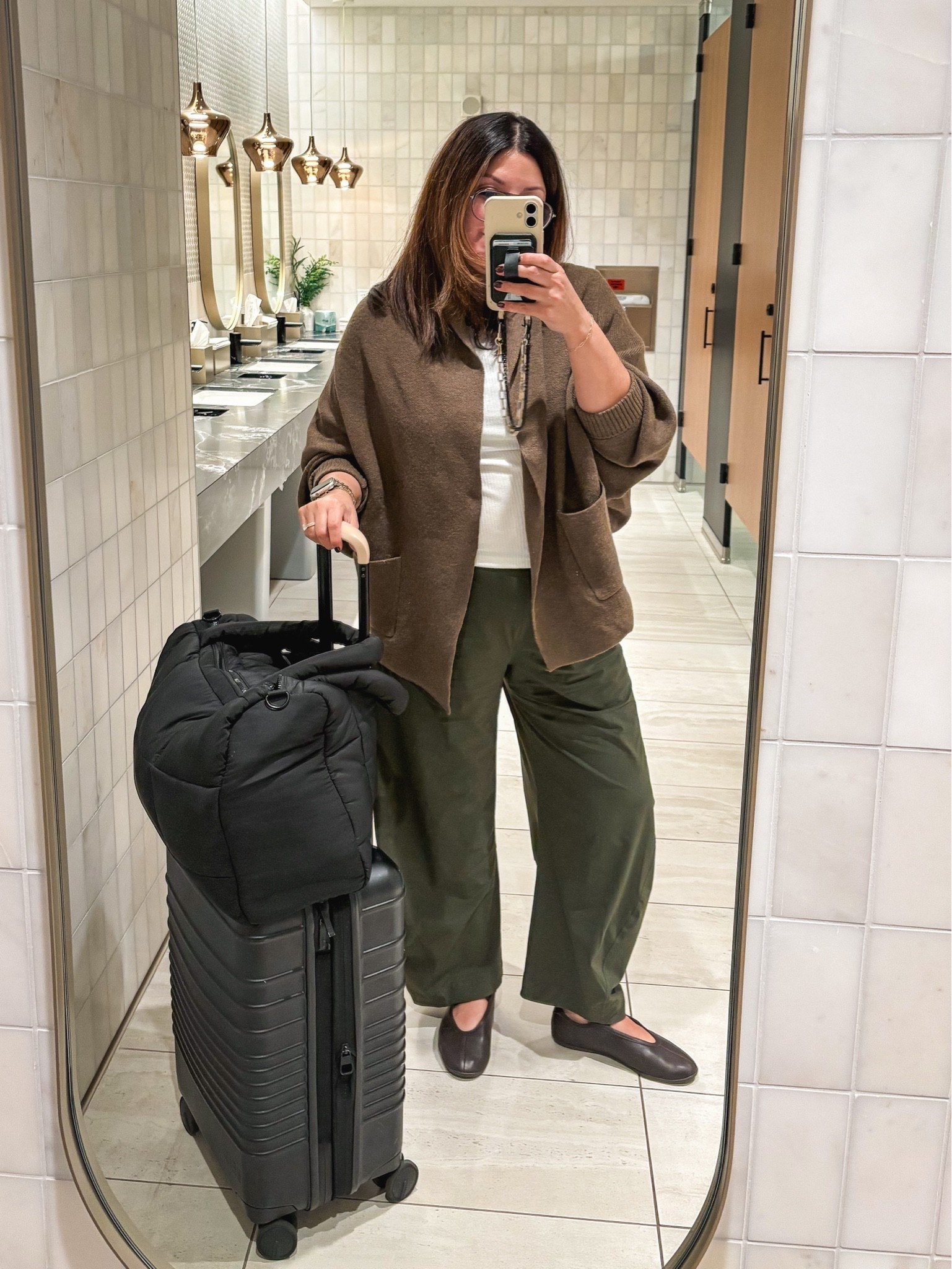 Today’s travel ‘fit 
VICI cardigan - XL
GAP Factory tank - XL
Ruti pants - 11
Adidas ballet flats
Beis roller carry on
@VICI @Ruti @gapstyle @adidas @onequince

#LTKOver40 #LTKMidsize #LTKSaleAlert
