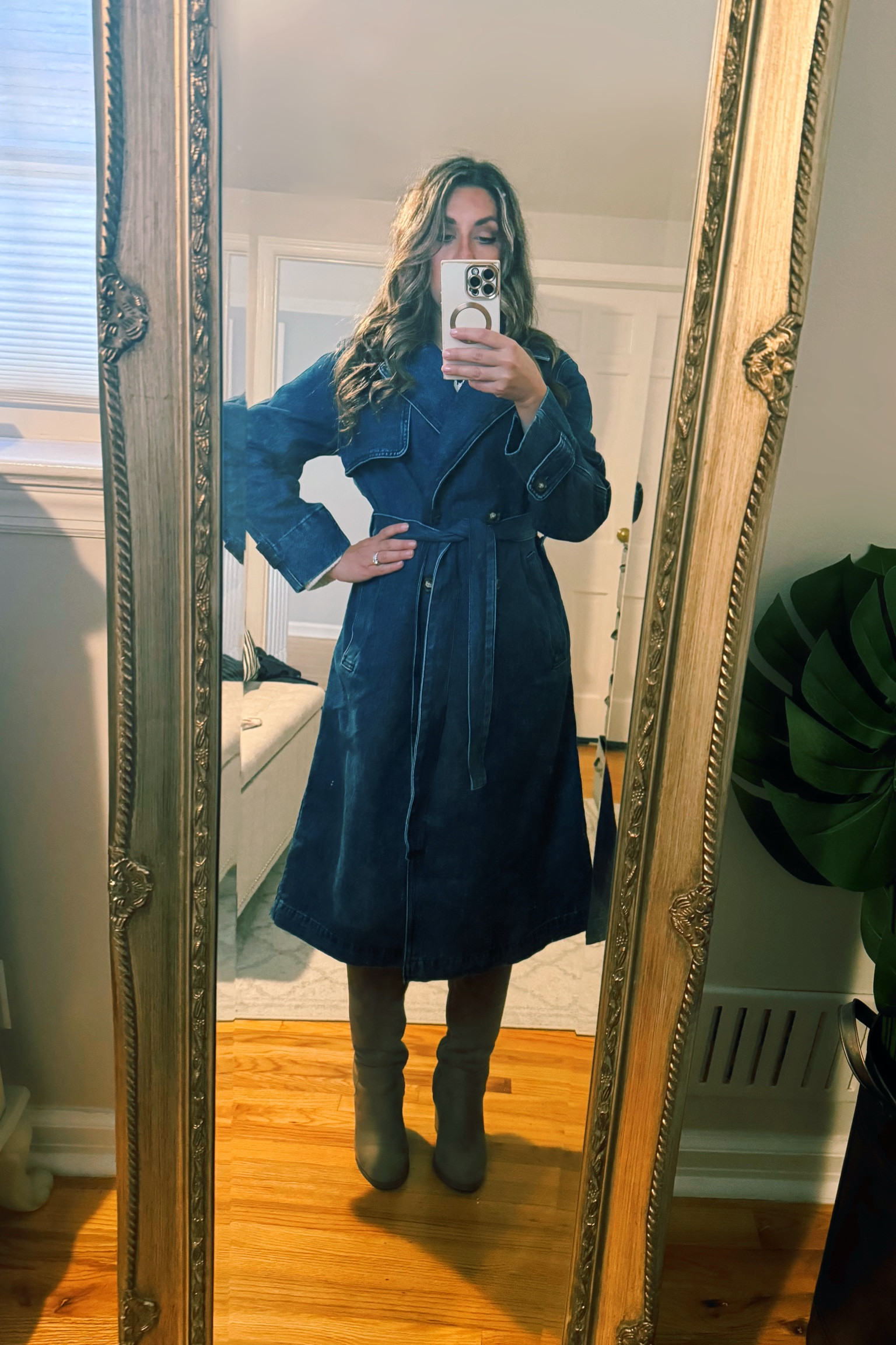 A Denim-take on the classic Trench💙
A heavy weight and classic vintage feel to this denim trench fits perfectly over knit sweaters and other cold- weather styles. It’s structured, yet soft. I opted for a size up to accommodate sweaters. I’m usually an XS or XXS in Madewell tops, but I got this in a small. It’s a gorgeous classic denim that goes within everything. No need for a bulky coat with the warmth this provides. #trenchcoat #classicstyle #chicstyle #casualchic

#LTKSeasonal