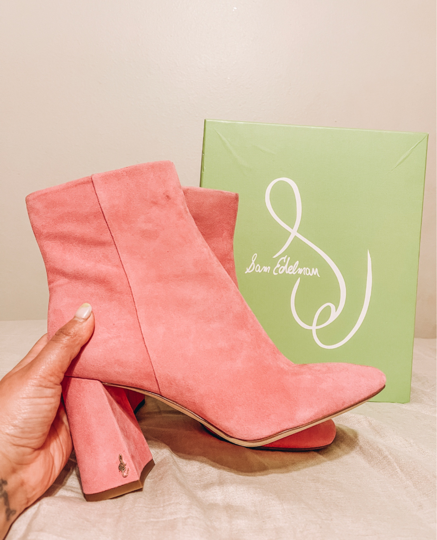 Pink boots? Yess please!! 

#LTKshoecrush #LTKstyletip #LTKSeasonal