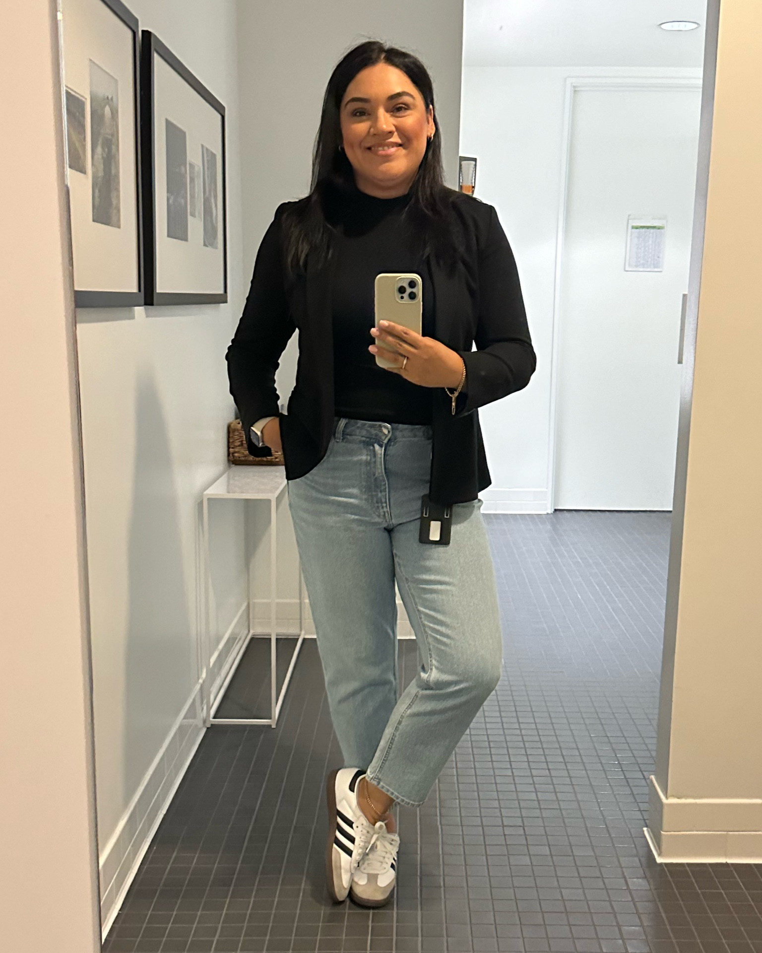 Casual office outfit. Can’t go wrong with jeans and a blazer! I’m wearing a size Large in the blazer and size 12 jeans. 

#LTKStyleTip #LTKWorkwear #LTKMidsize