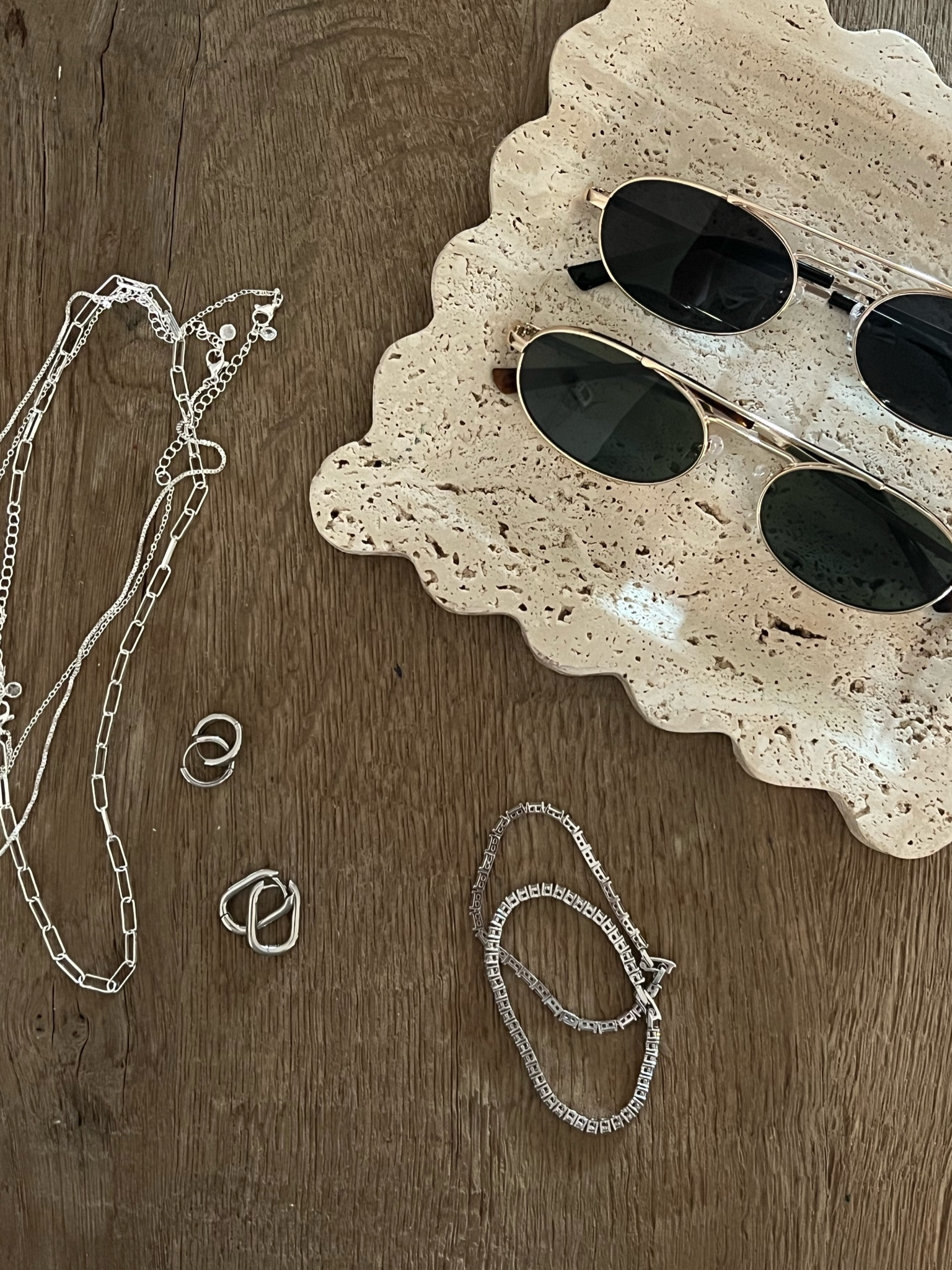 If you’re like me, you can’t spend a ton of money on accessories because I’m too rough on things and always end up breaking or scratching . Here are my favorite accessories recently purchased from Amazon! 

Necklace Bracelet sunglasses earrings 
Amazon travertine scallop tray

#LTKstyletip #LTKsalealert #LTKfindsunder50