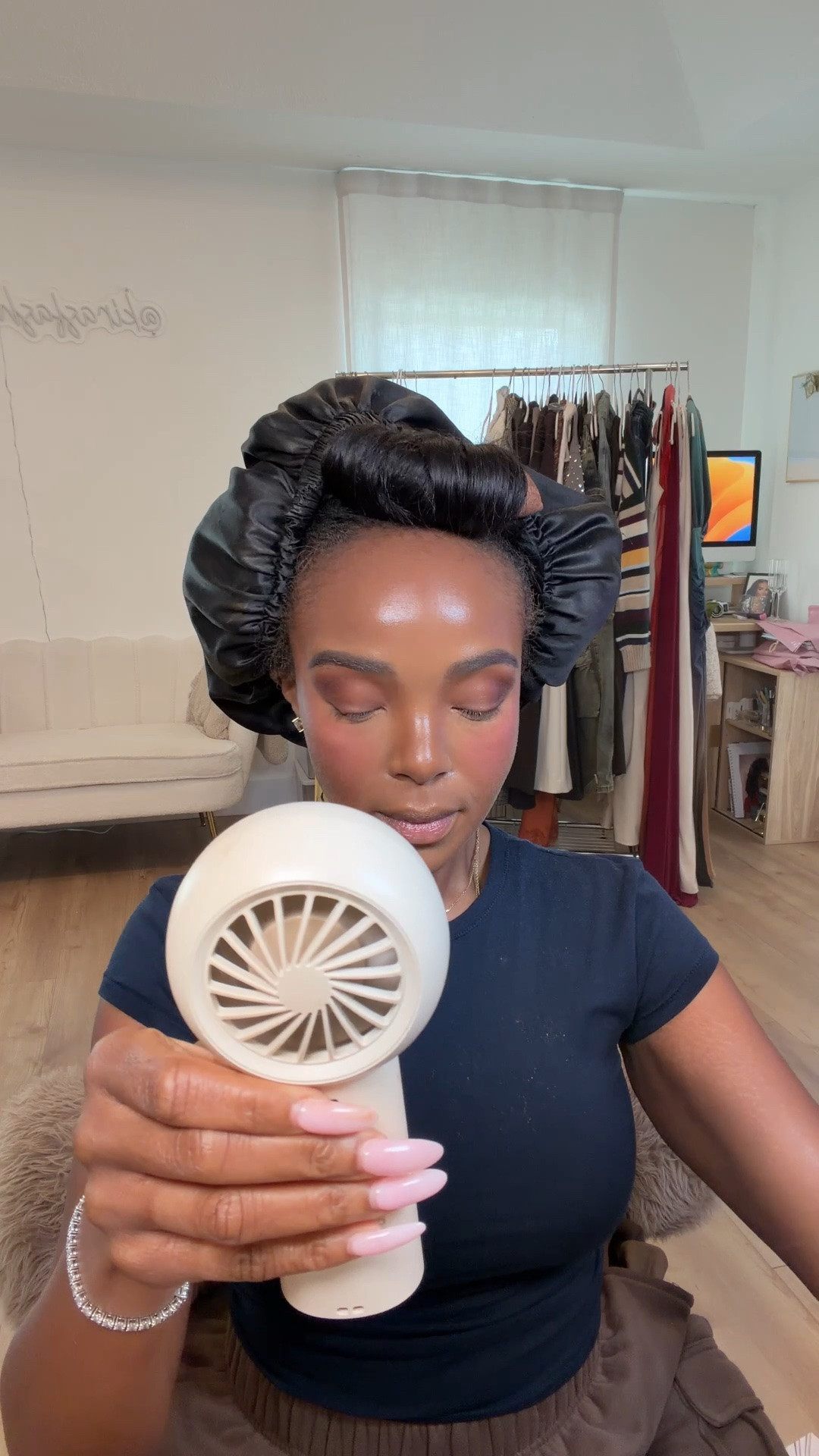 Scroll to shop! ✨ My makeup routine. Everything is linked below.👇🏾

Desliza para comprar. ✨ Mi rutina de maquillaje.

📲 Download the free LTK app & follow me @kirasfashionfinds to shop all my daily finds.

#LTKBeauty #LTKselfcare #LTKgrwm