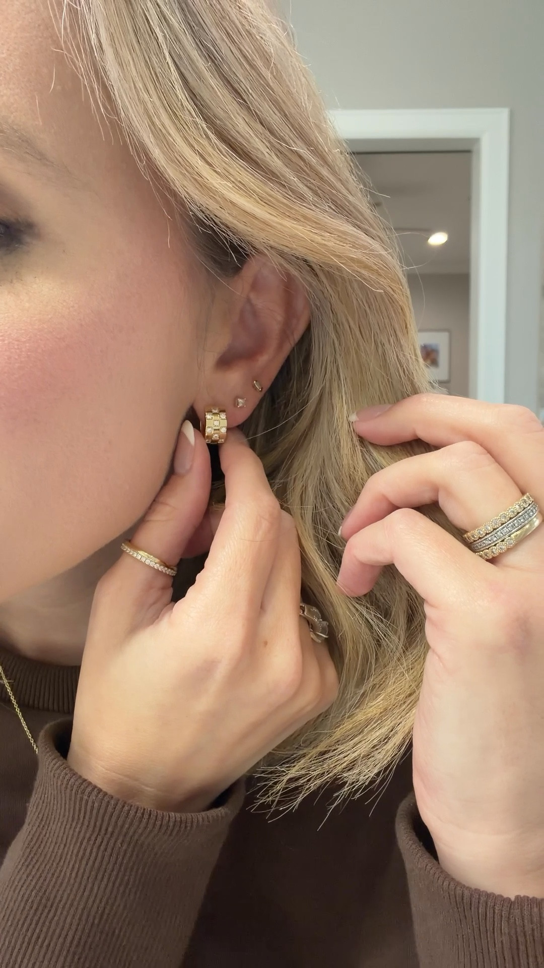 Obsessed with my new pieces from @analuisa ❤️ These make great gifts! #ad #analuisany #analuisaAmbassador #bestdeal

#LTKdayinmylife #LTKgrwm #LTKootd