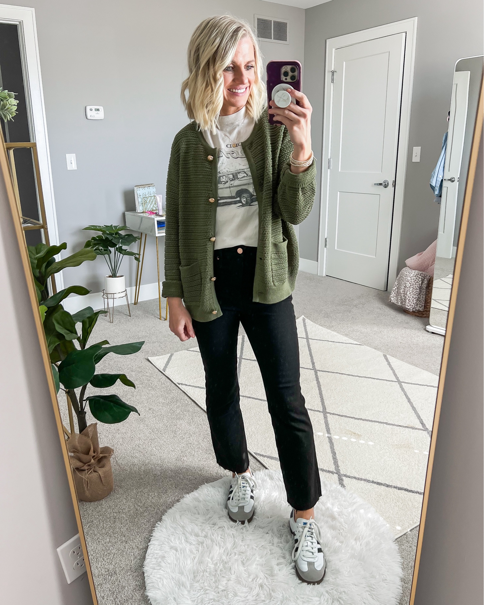 What I wore this week!
Shirt- small
Cardigan- small
Jeans- small/regular
Shoes- 7

#LTKfindsunder100 #LTKSeasonal #LTKstyletip