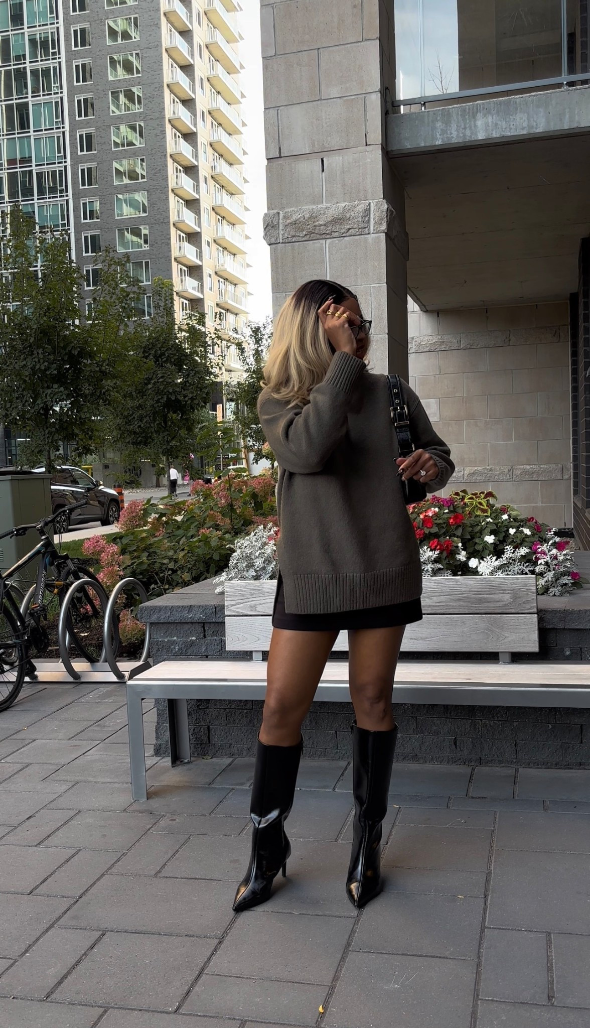 Love how simple and classy this looks!

#LTKmidsize #LTKstyletip #LTKfall