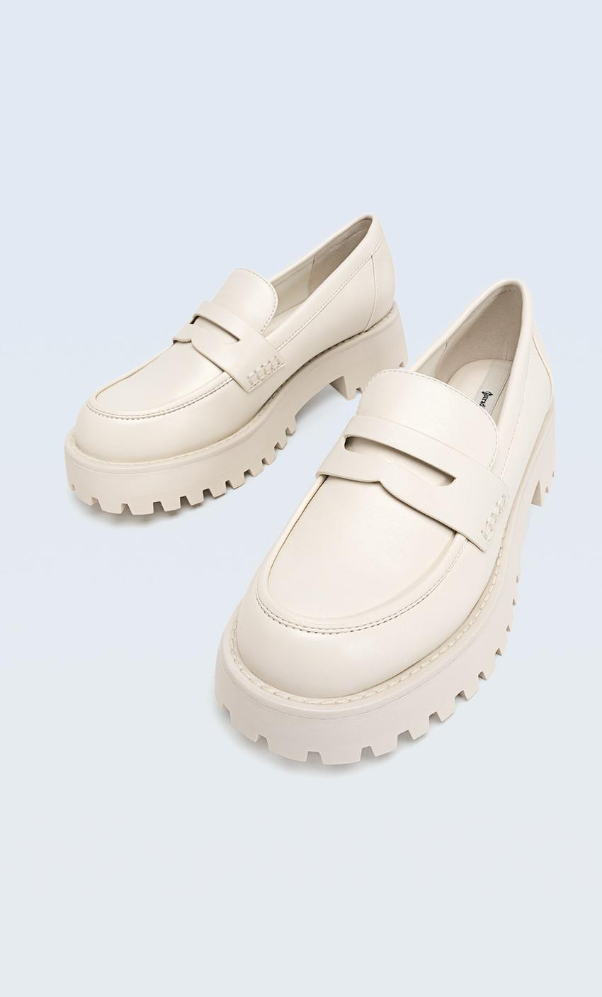 Loafers with track soles - Women's fashion | Stradivarius United Kingdom | Stradivarius (UK)
