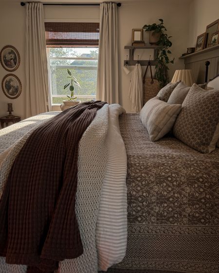 Bedroom, bedding, quilt, blanket, throw pillows 

#LTKHome