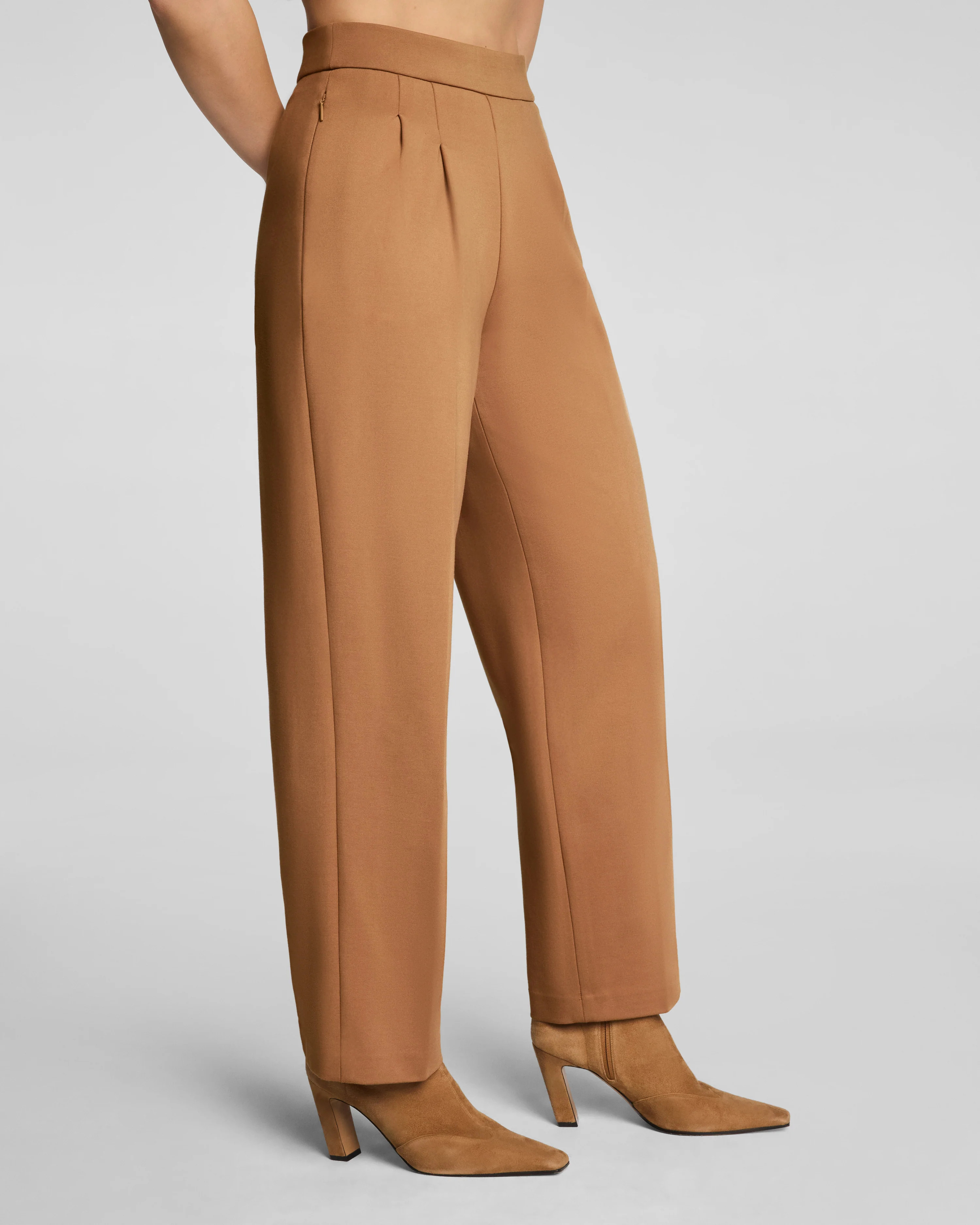 Ponte Pleated Tapered Pant | Spanx