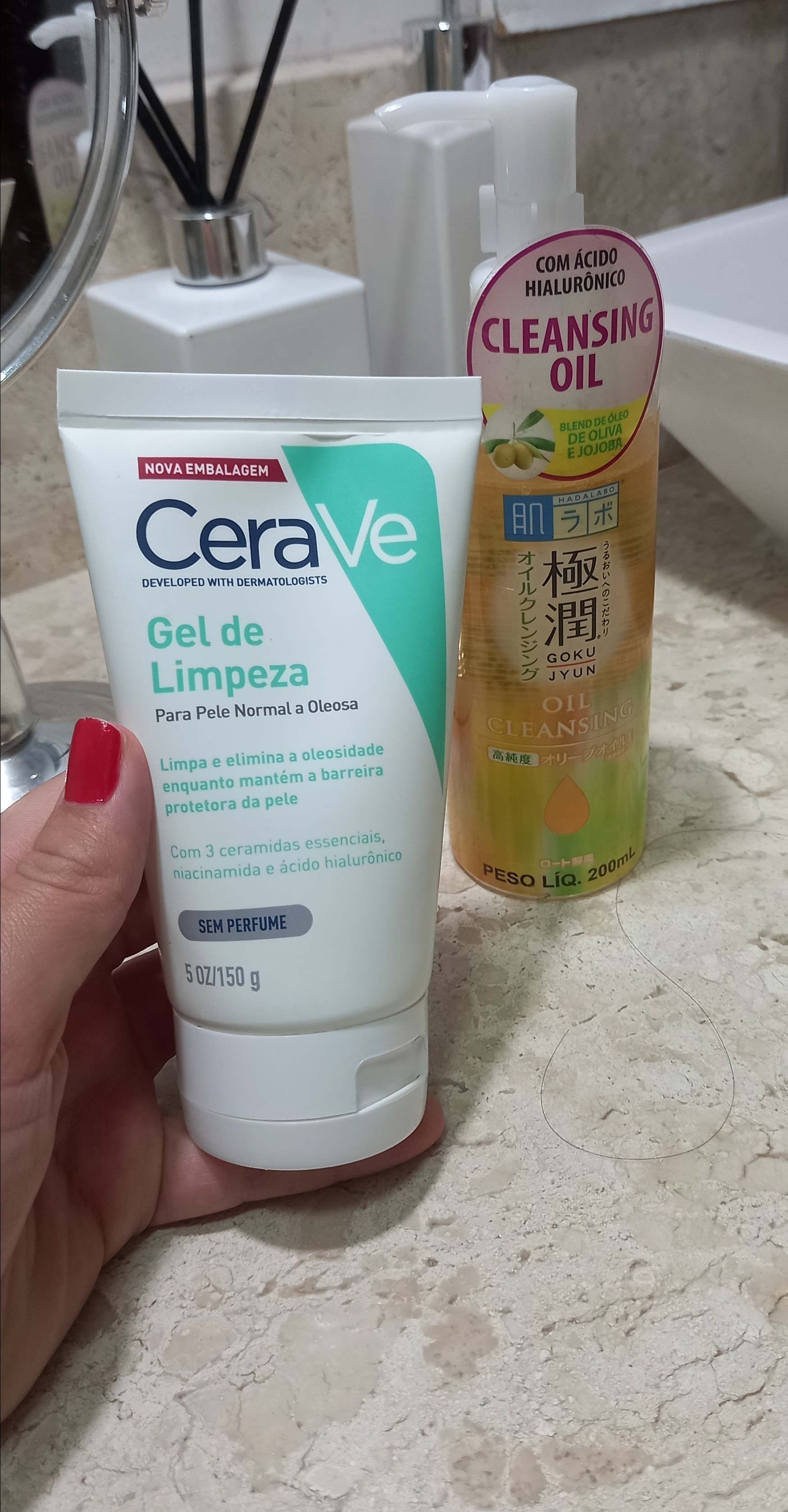 Iniciando a rotina de limpeza noturna com essa dupla indispensável para quem usa protetor diariamente e quer garantir uma limpeza mais efetiva.E é claro que encontrei na Amazon 😉 #Amazonnaltk

#LTKover40 #LTKbrasil #LTKbeauty