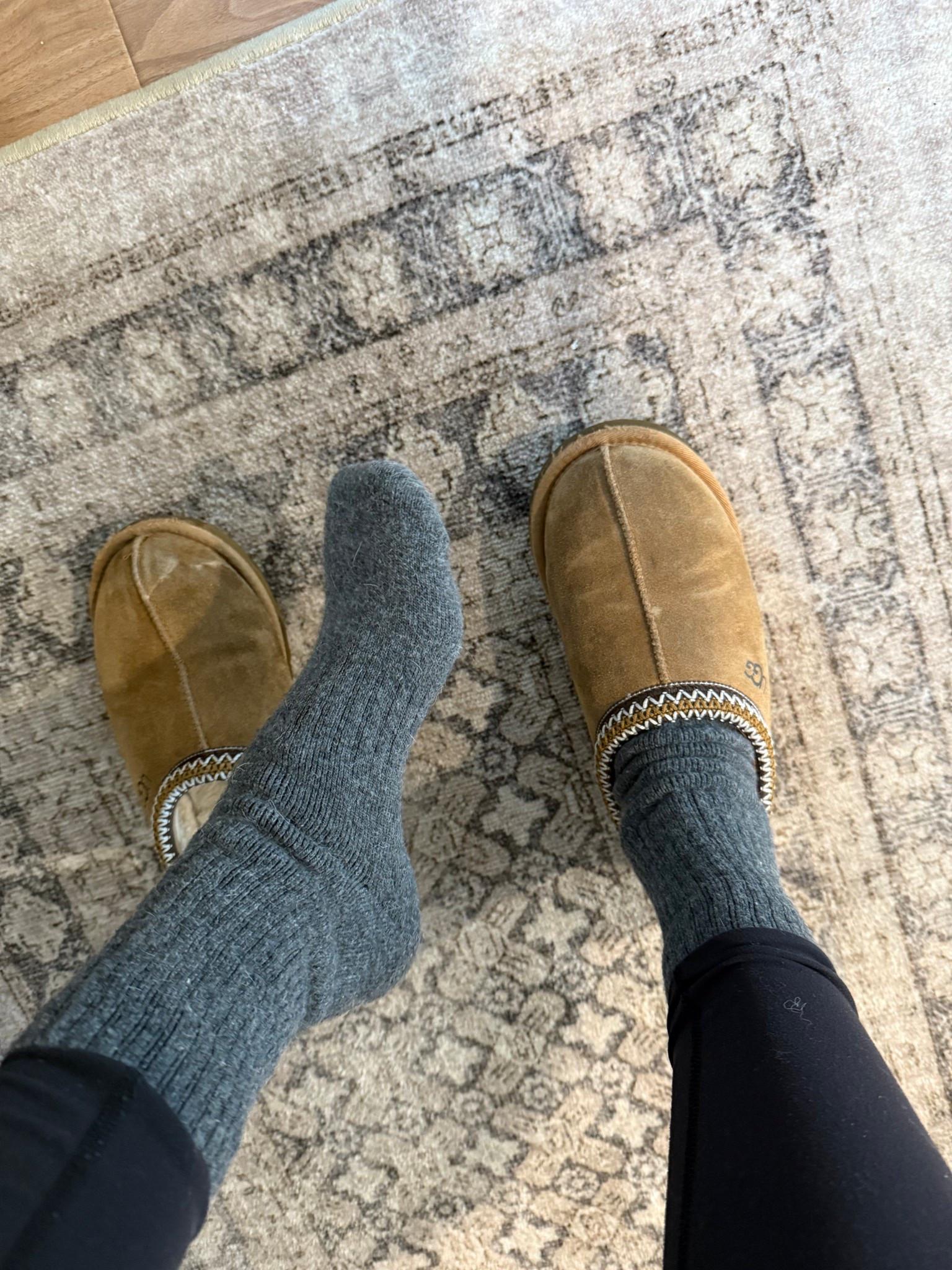 THE BEST WINTER SOCKS. YOU WILL THANK ME THE MINUTE YOU SLIDE THESE ON YOUR FEET! 

I wear mine with my uggs, faux birks, sambas…. Basically everything. They’re even cute under a bootie!!!  



#LTKgrwm #LTKActive #LTKSaleAlert