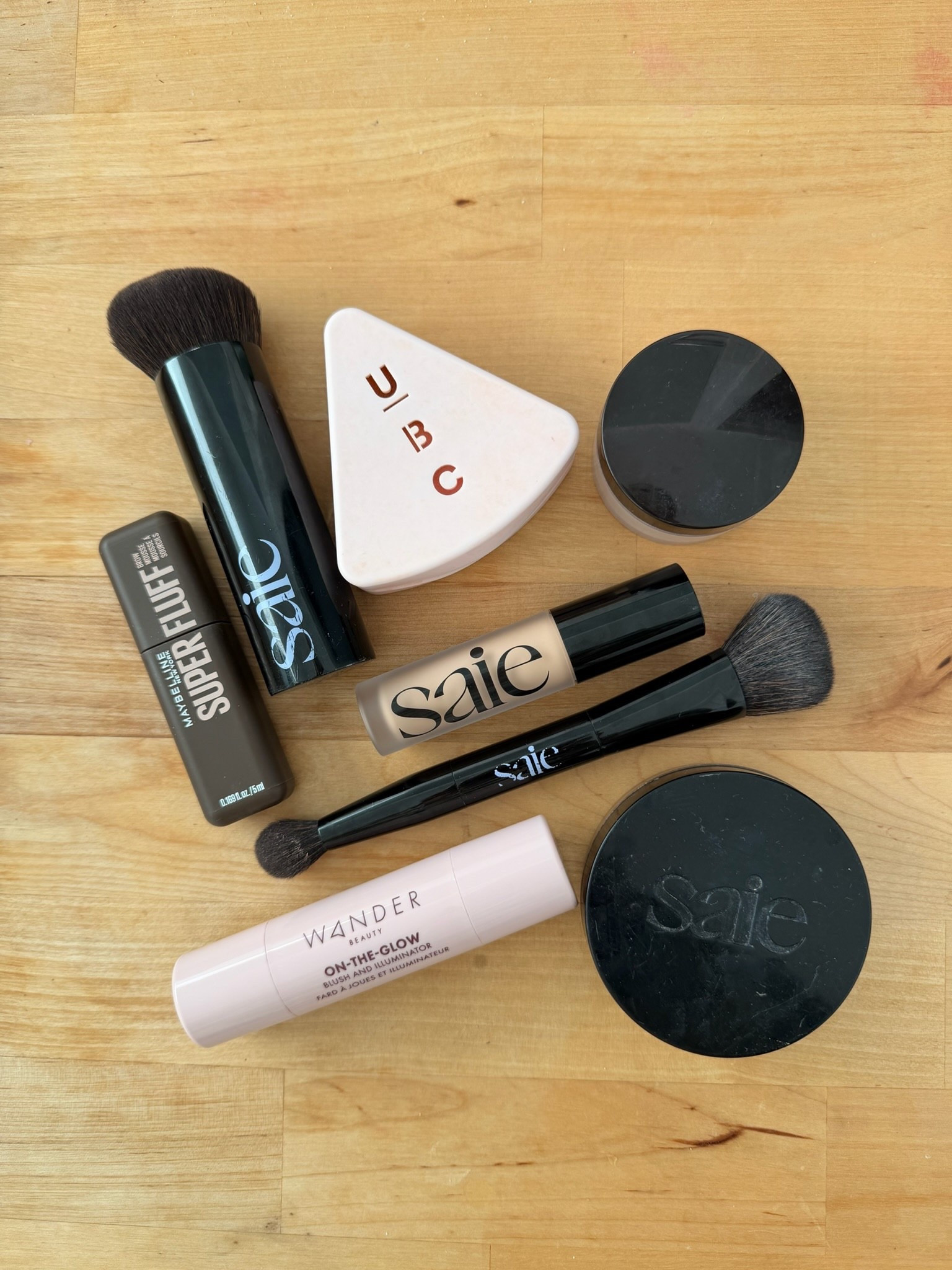 what I use daily for my makeup look

SHADES
Bronzer - Medium Bronze

Wander Blush and Illuminate - Strawberry Fields and Nude Glow

Brightener Powder - Shade 1

Concealer - Shade 6

Eyebrow - Deep brown 

#LTKBeauty